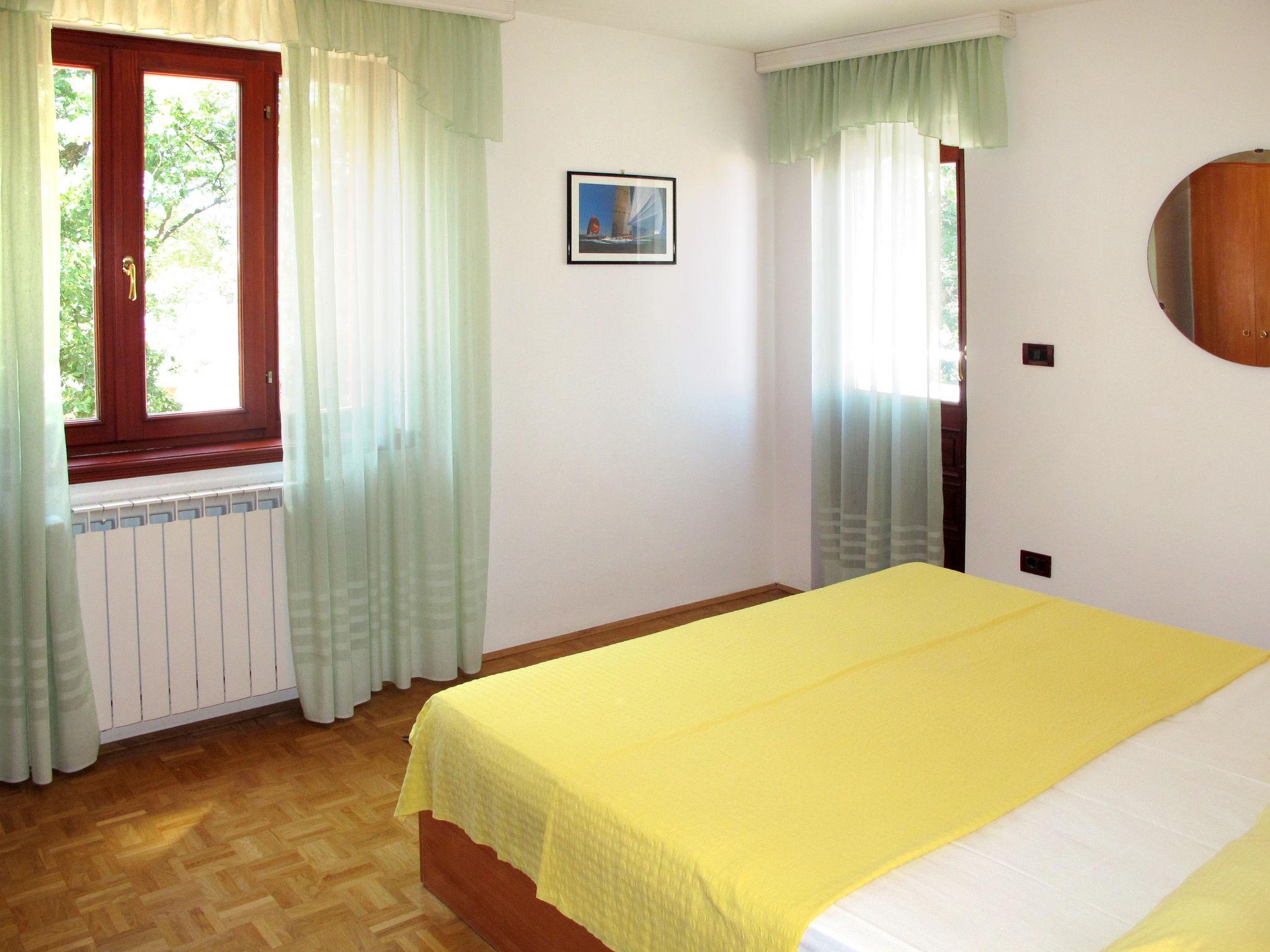 Photo 3 - 2 bedroom Apartment in Medulin with garden