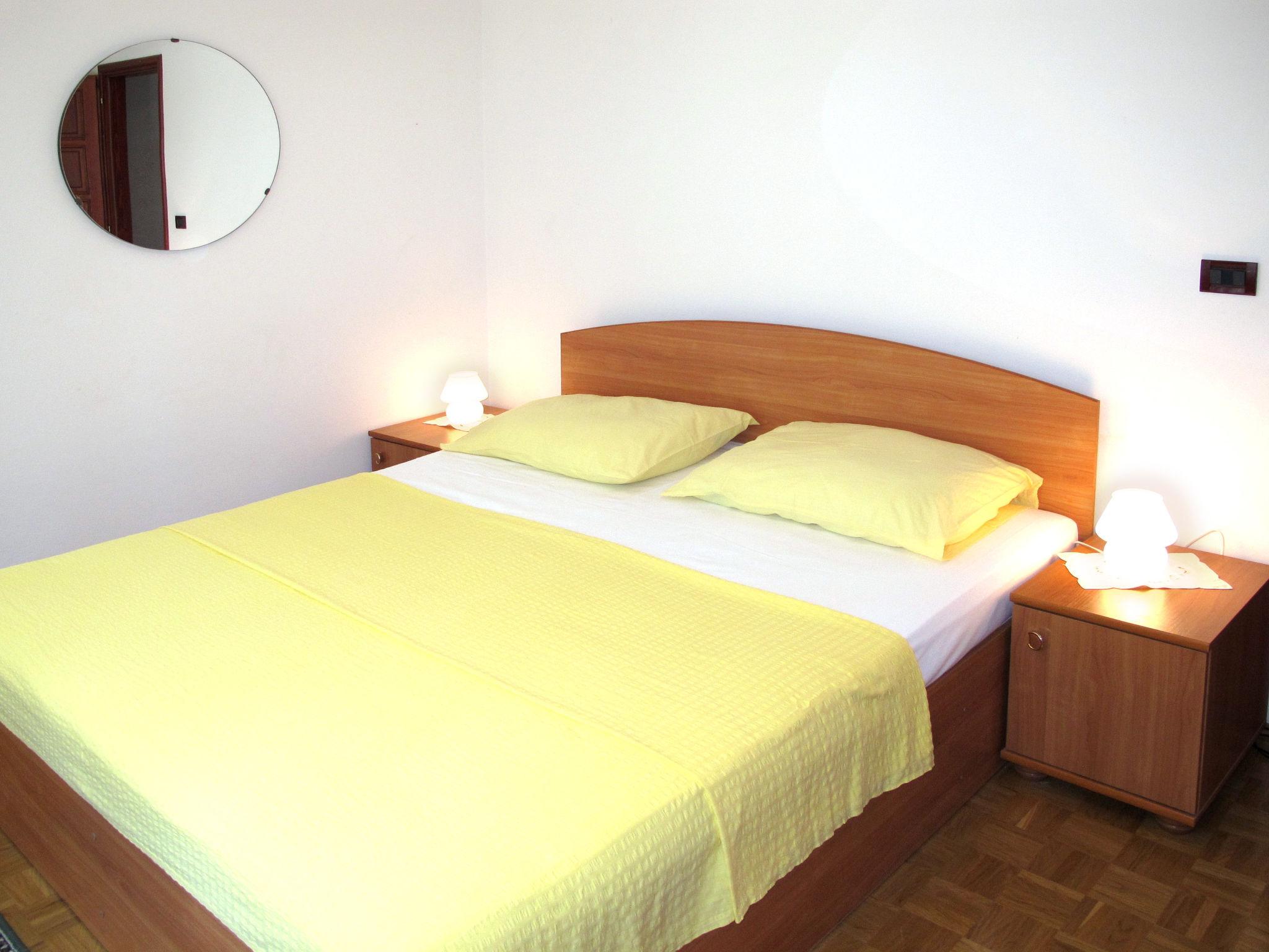 Foto 9 - Appartamento con 2 camere da letto a Medulin con giardino e vista mare