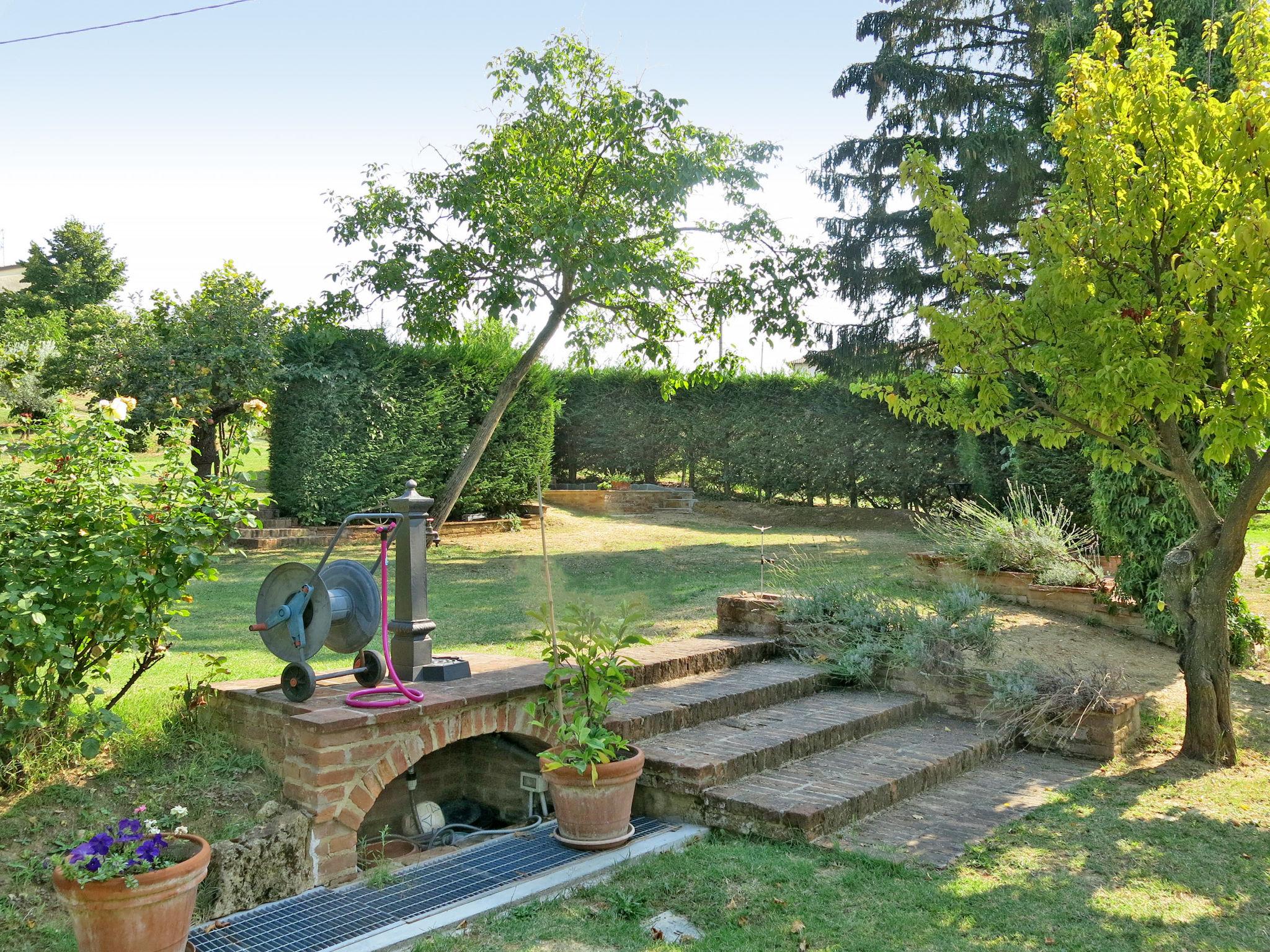 Photo 3 - Maison de 2 chambres à Mombaruzzo avec jardin et terrasse