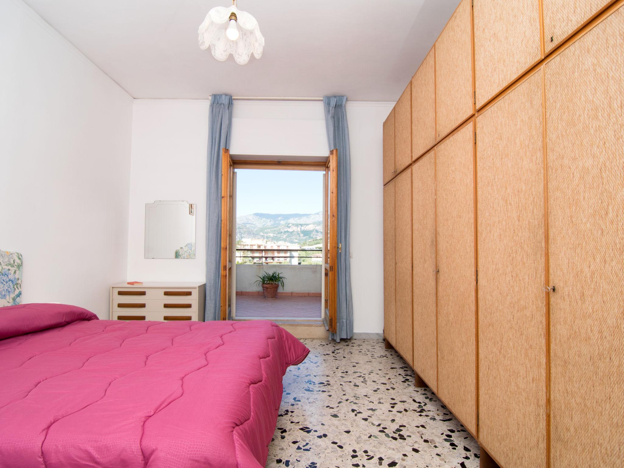 Foto 12 - Appartamento con 2 camere da letto a Sorrento con terrazza e vista mare