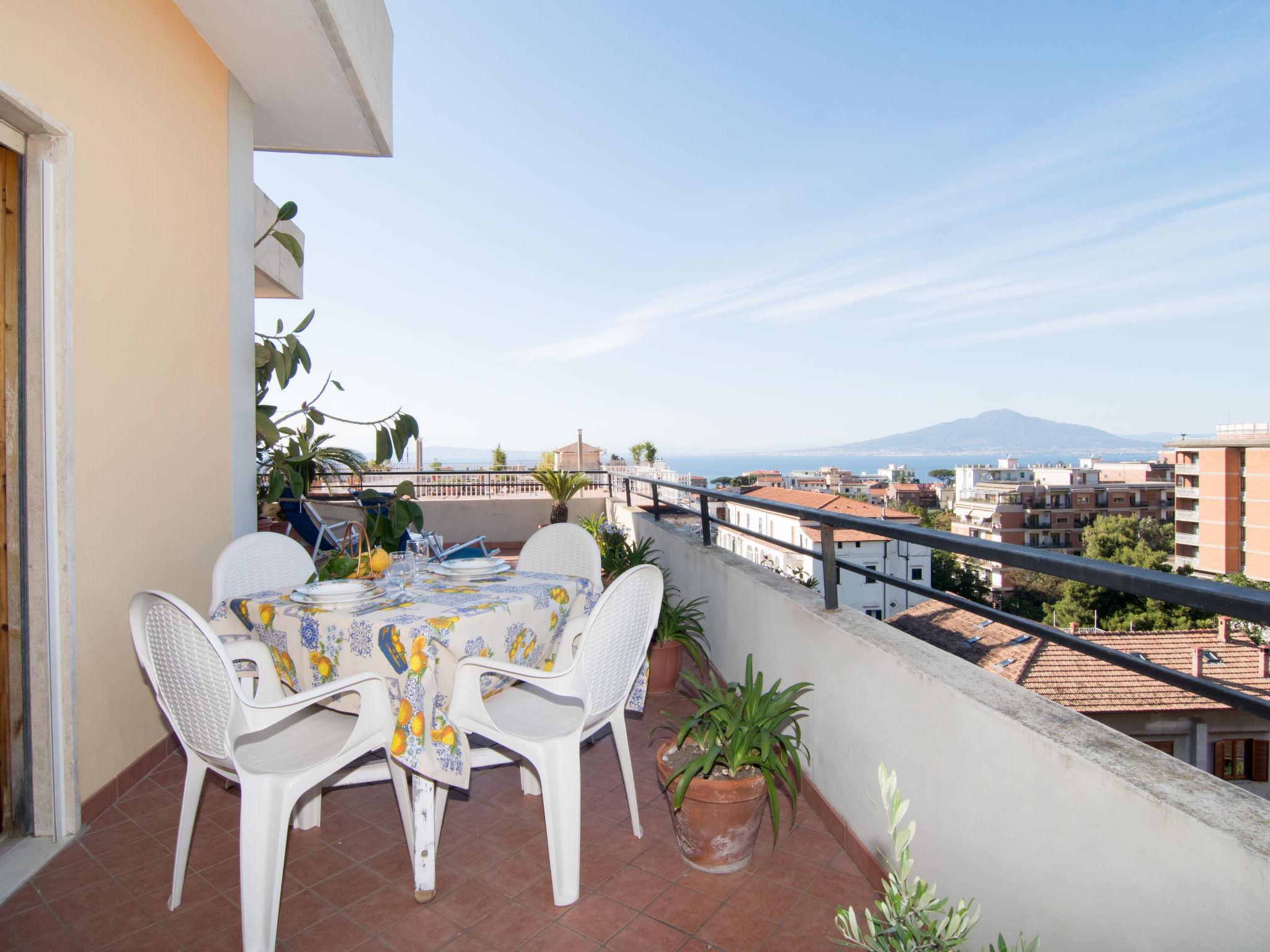 Foto 18 - Apartamento de 2 habitaciones en Sorrento con terraza y vistas al mar