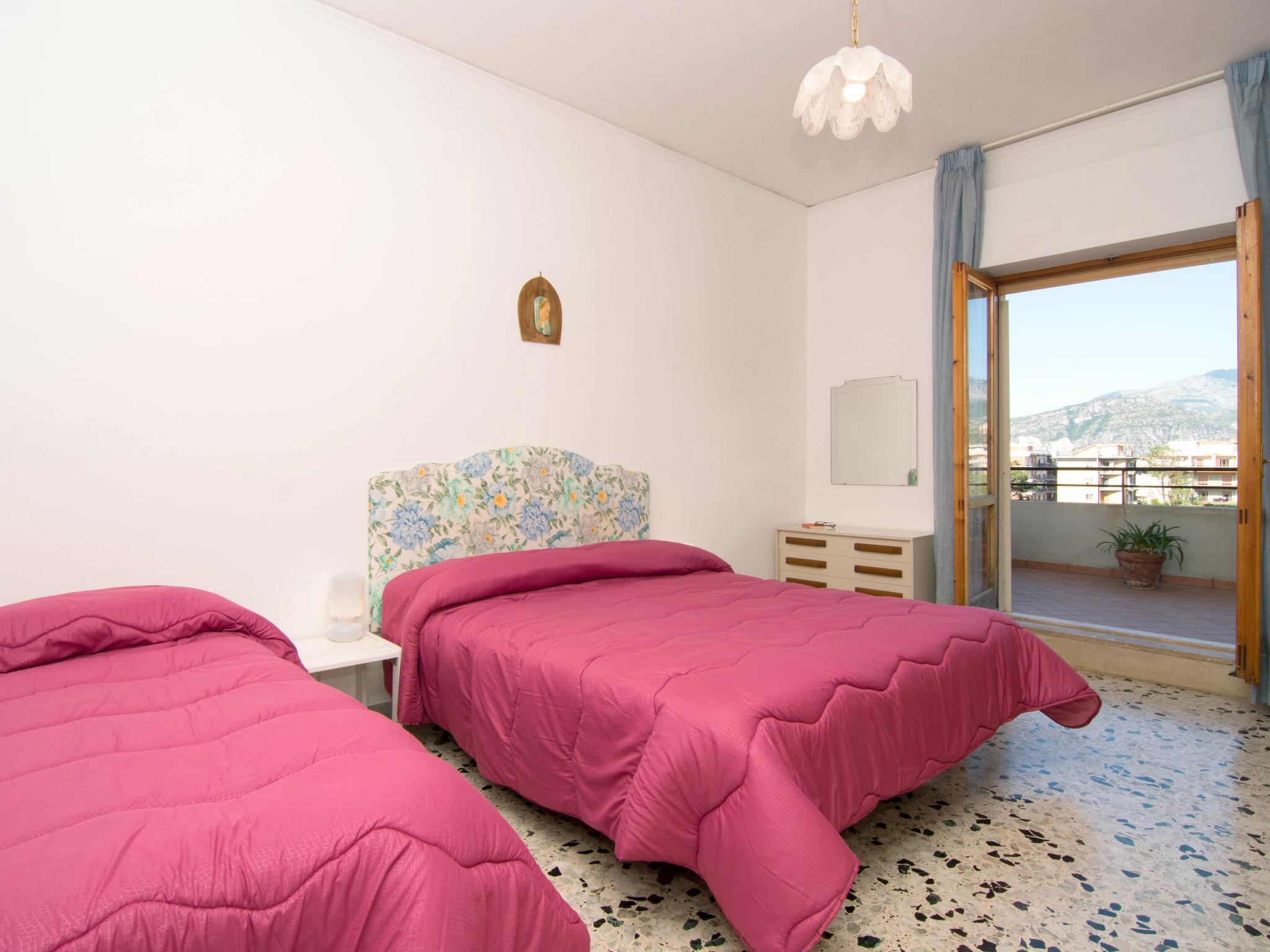 Photo 11 - Appartement de 2 chambres à Sorrente avec terrasse et vues à la mer