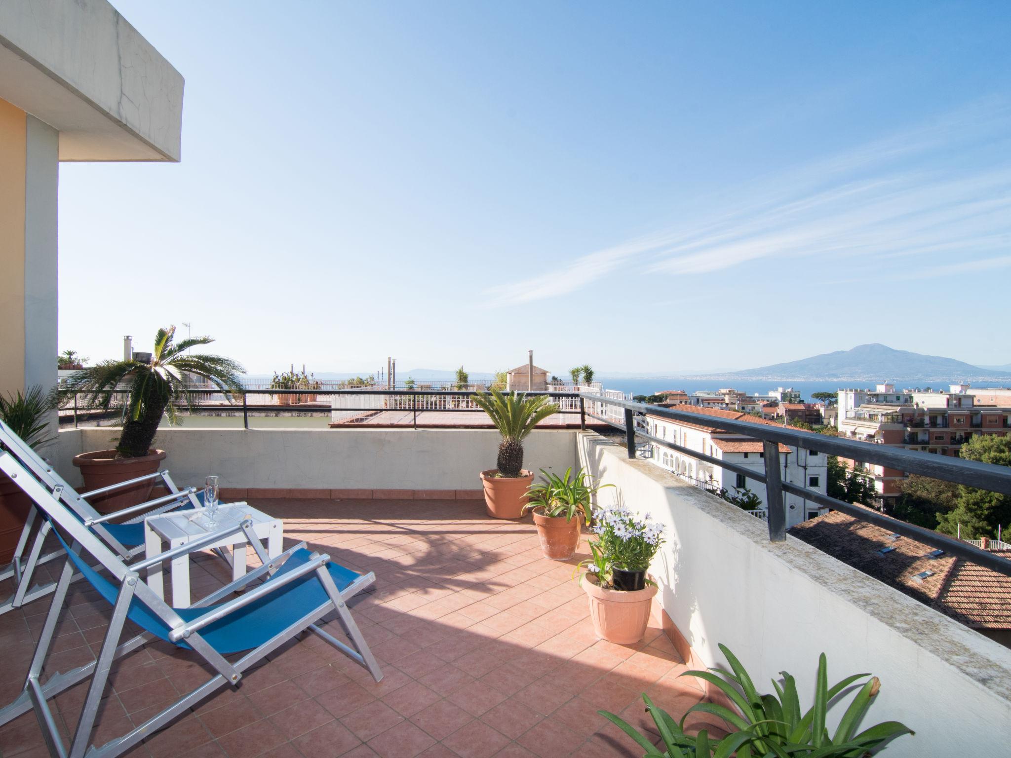 Foto 5 - Appartamento con 2 camere da letto a Sorrento con terrazza e vista mare