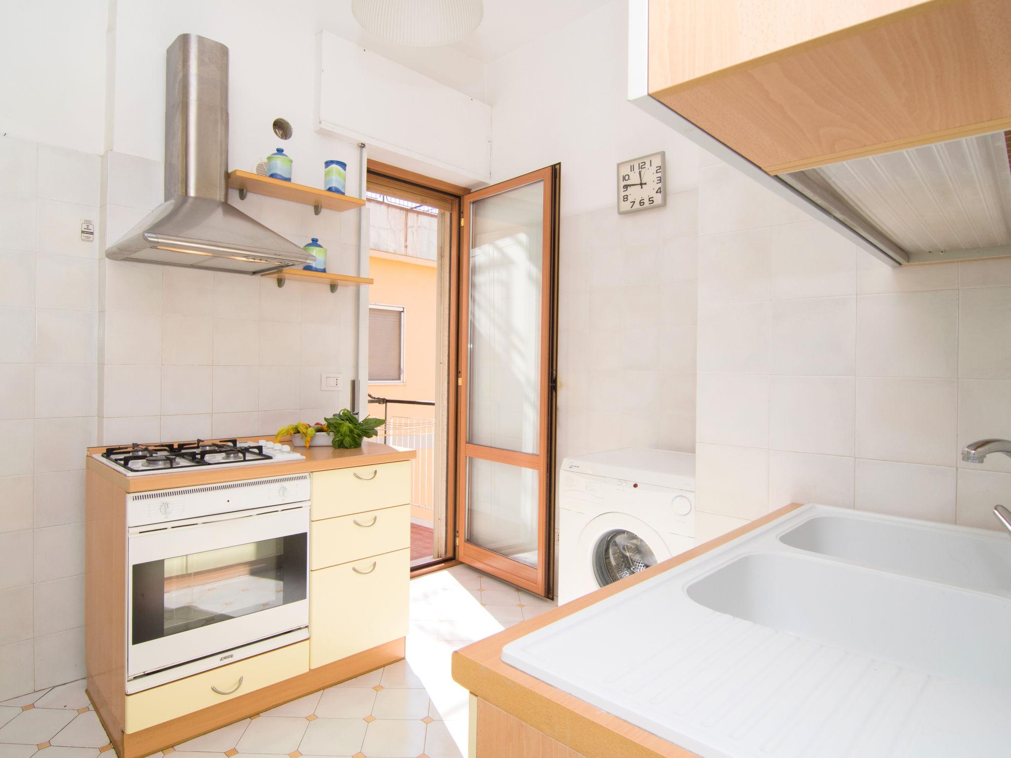 Foto 9 - Appartamento con 2 camere da letto a Sorrento con terrazza e vista mare