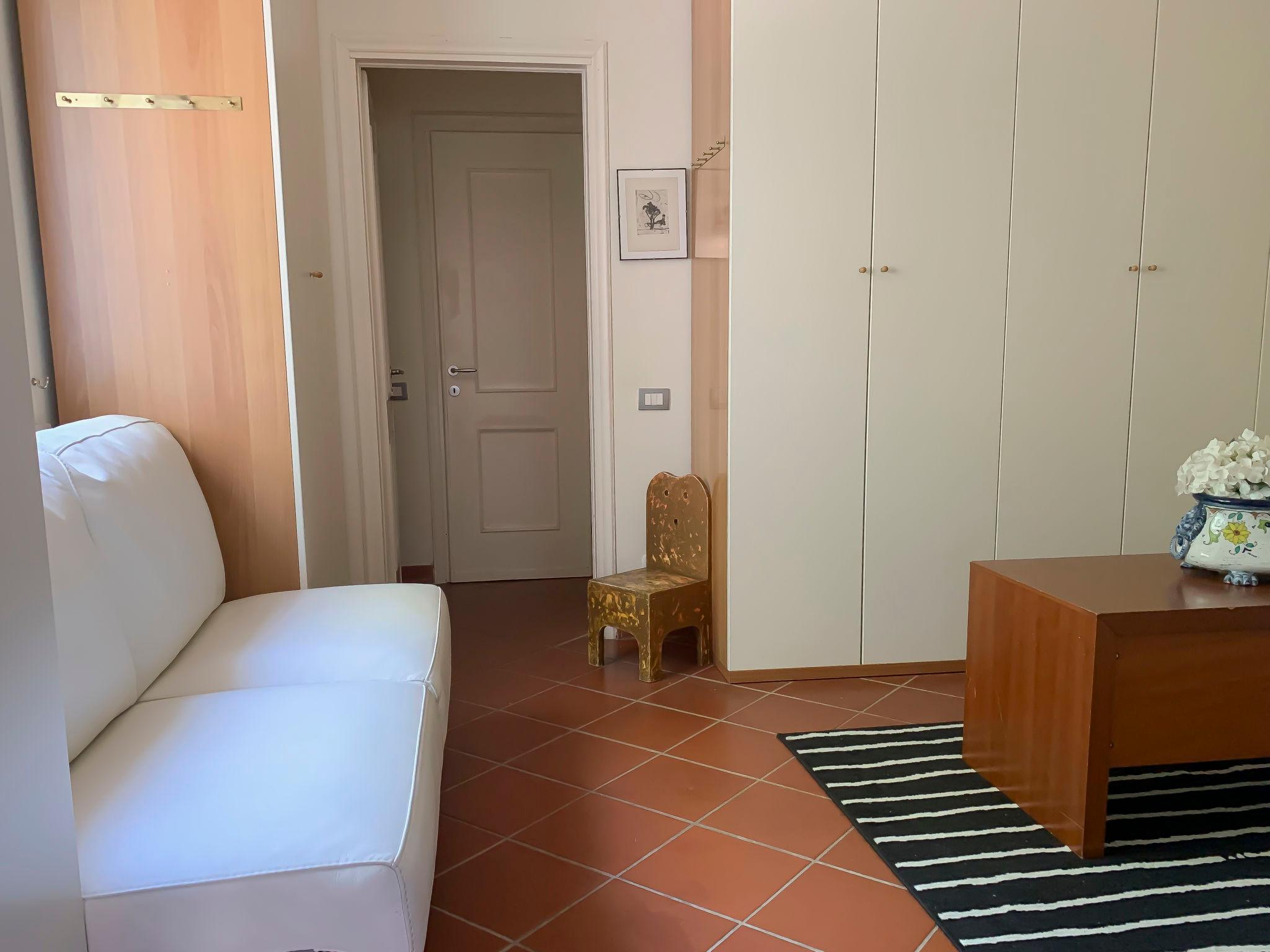 Foto 16 - Casa con 2 camere da letto a Livorno con piscina privata e vista mare