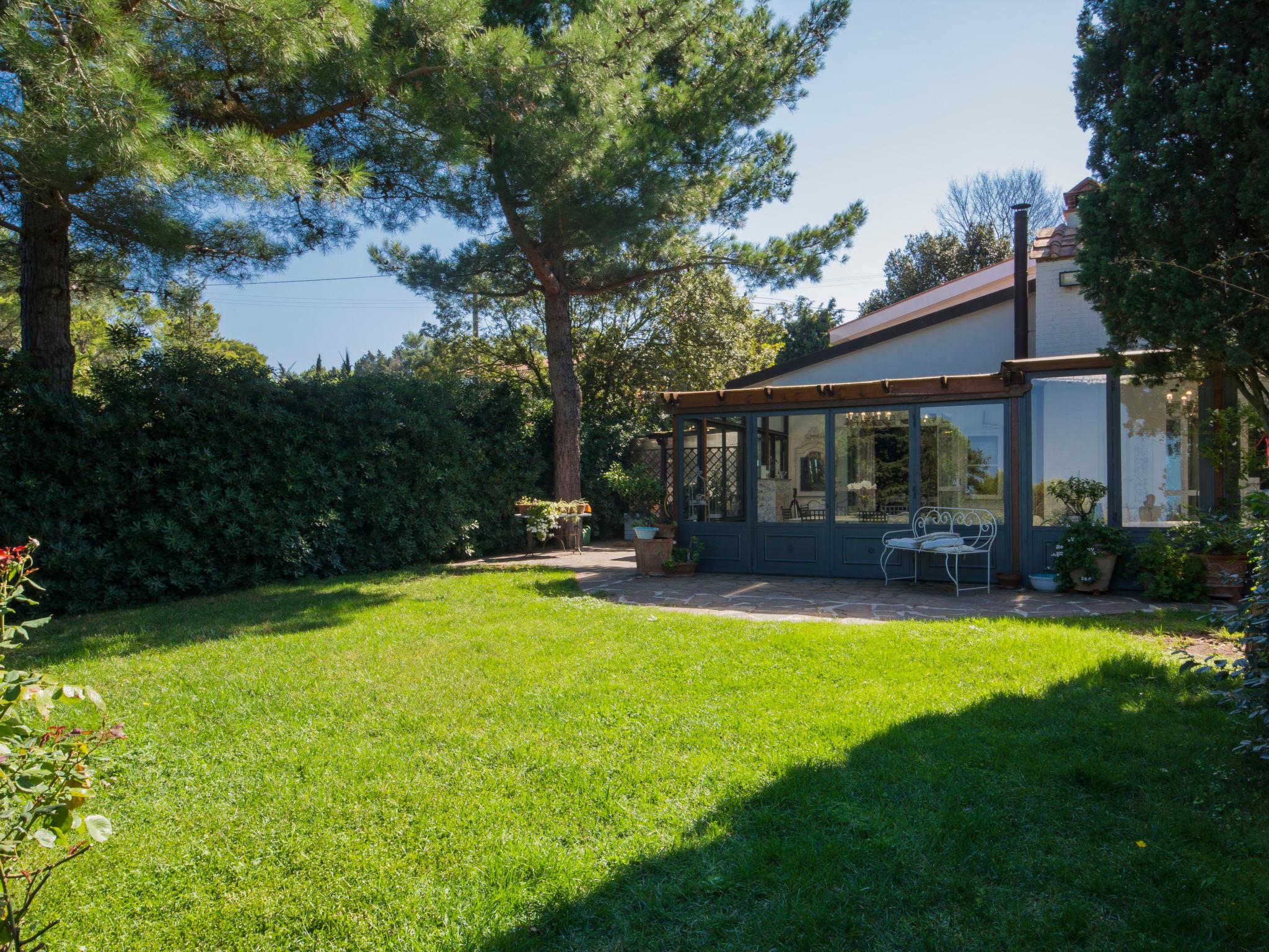 Photo 28 - Maison de 2 chambres à Livourne avec piscine privée et vues à la mer