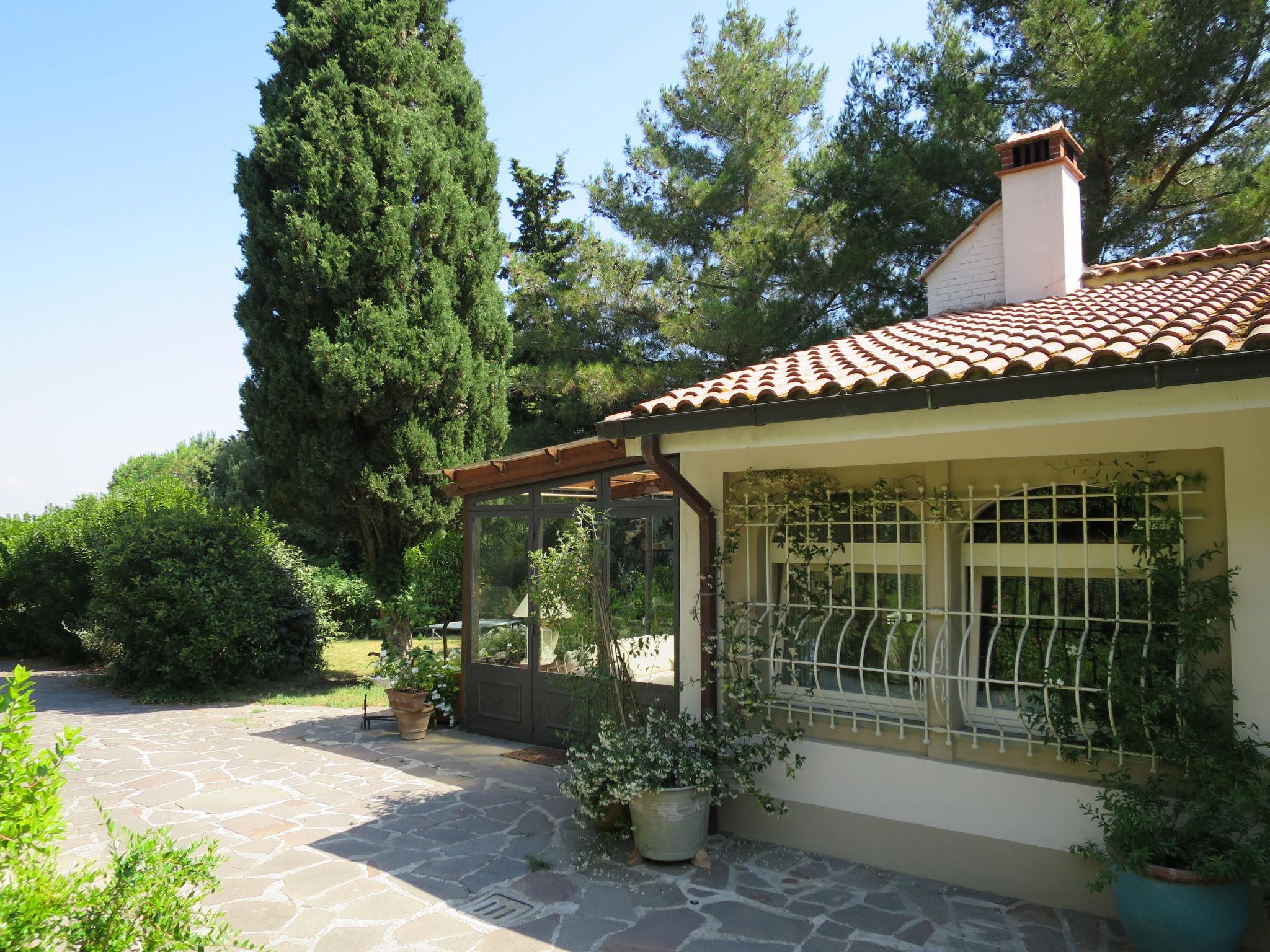 Foto 6 - Casa con 2 camere da letto a Livorno con piscina privata e vista mare