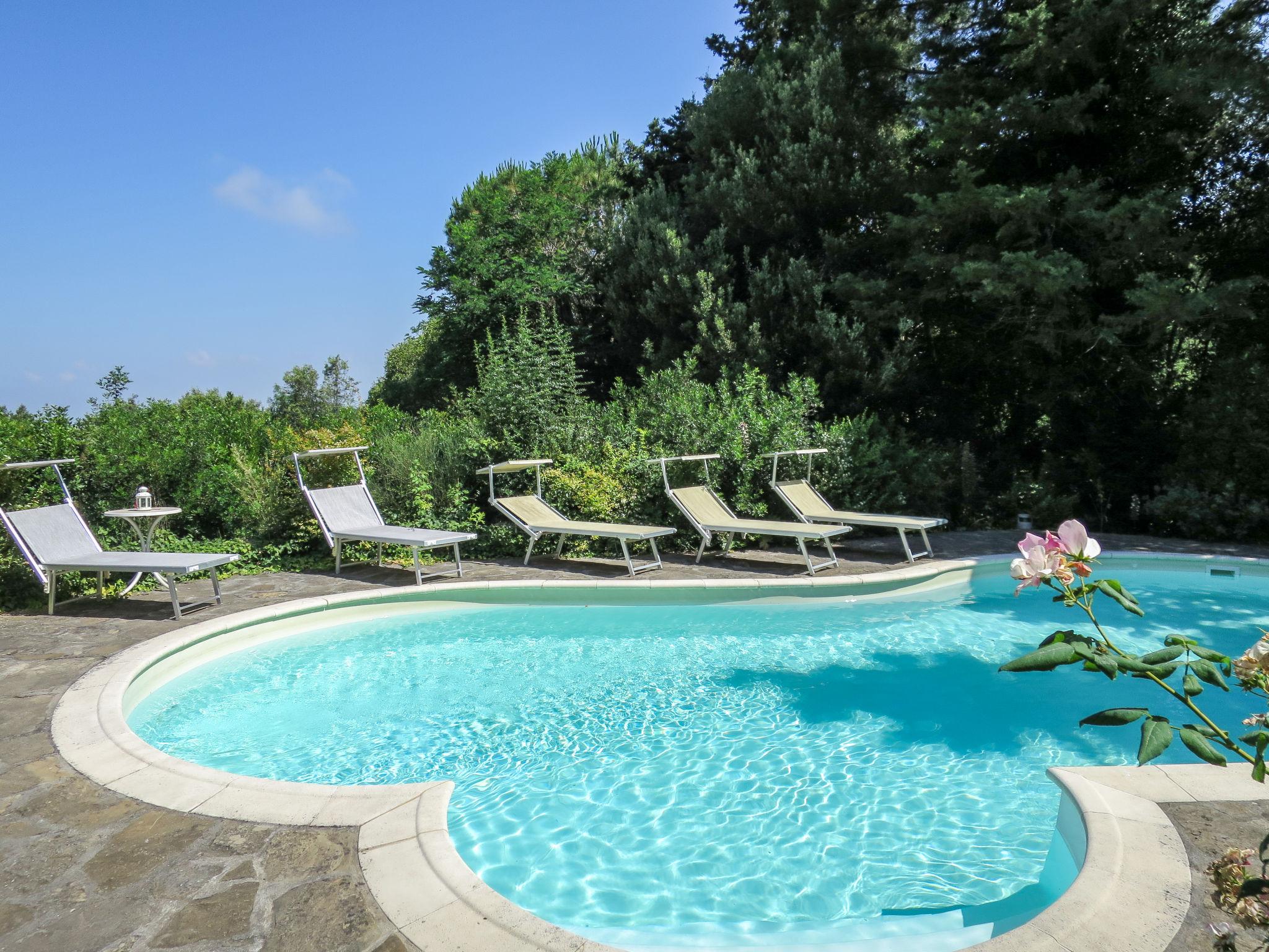 Photo 23 - Maison de 2 chambres à Livourne avec piscine privée et vues à la mer