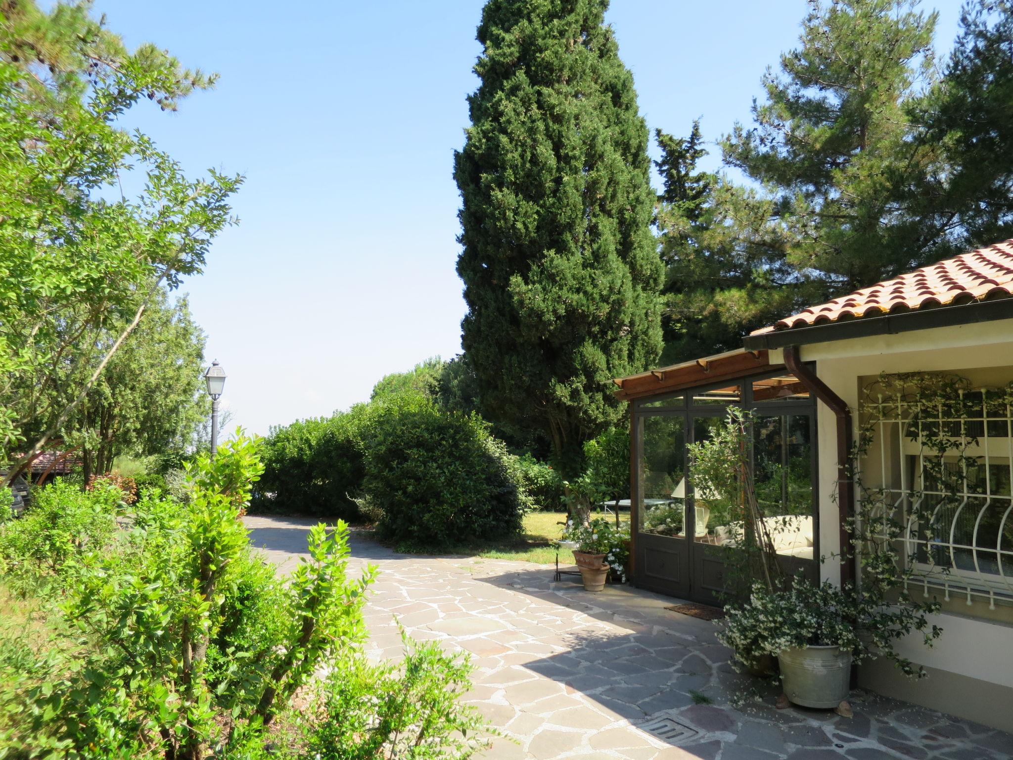 Foto 22 - Casa con 2 camere da letto a Livorno con piscina privata e giardino