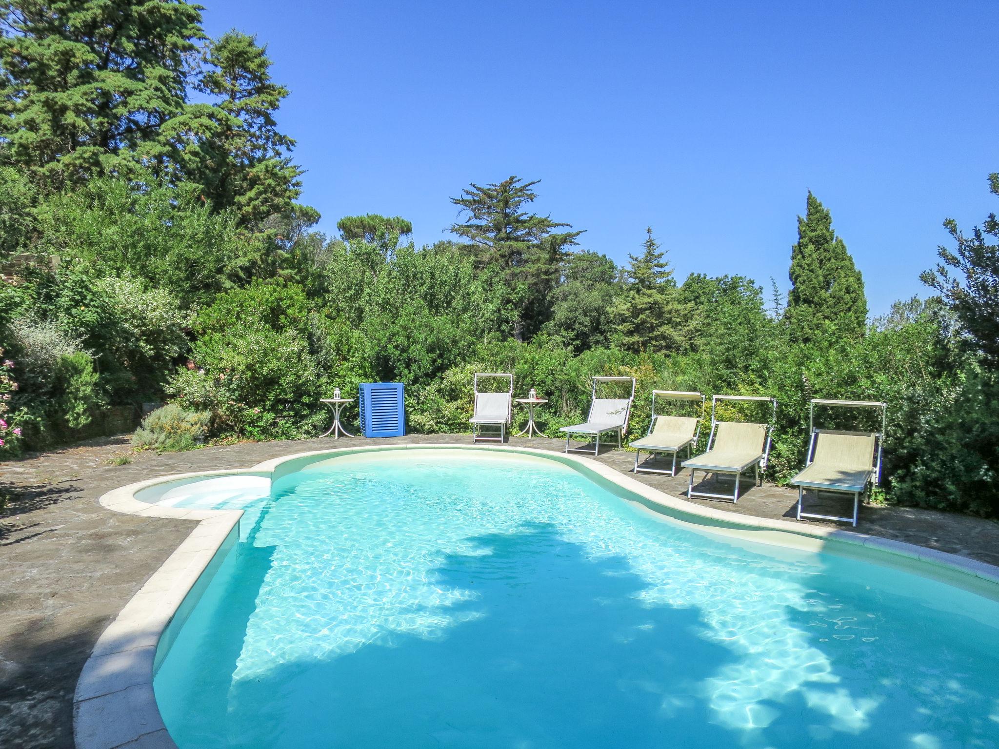 Foto 30 - Casa con 2 camere da letto a Livorno con piscina privata e giardino