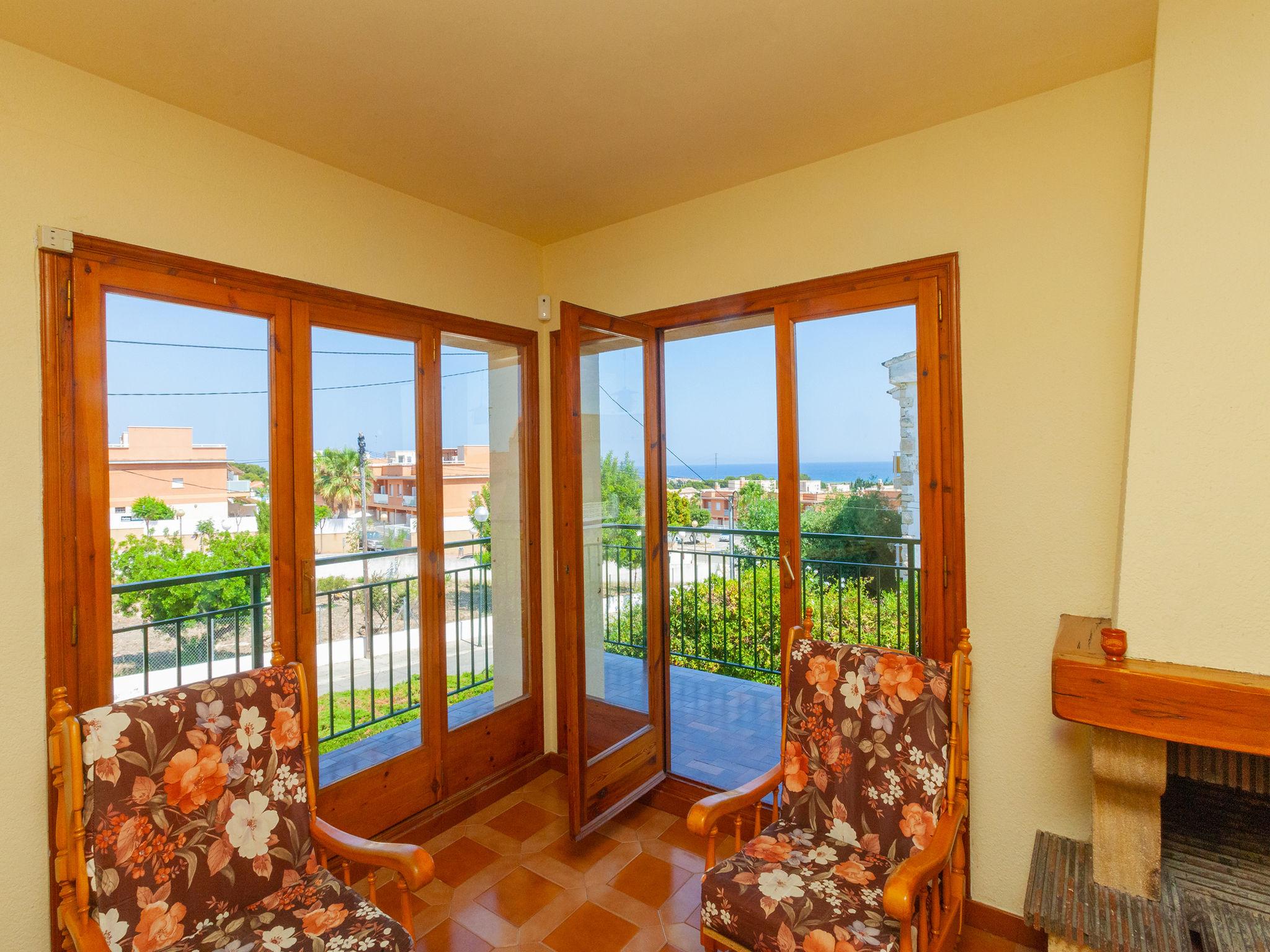 Photo 6 - 4 bedroom House in Creixell with garden and sea view