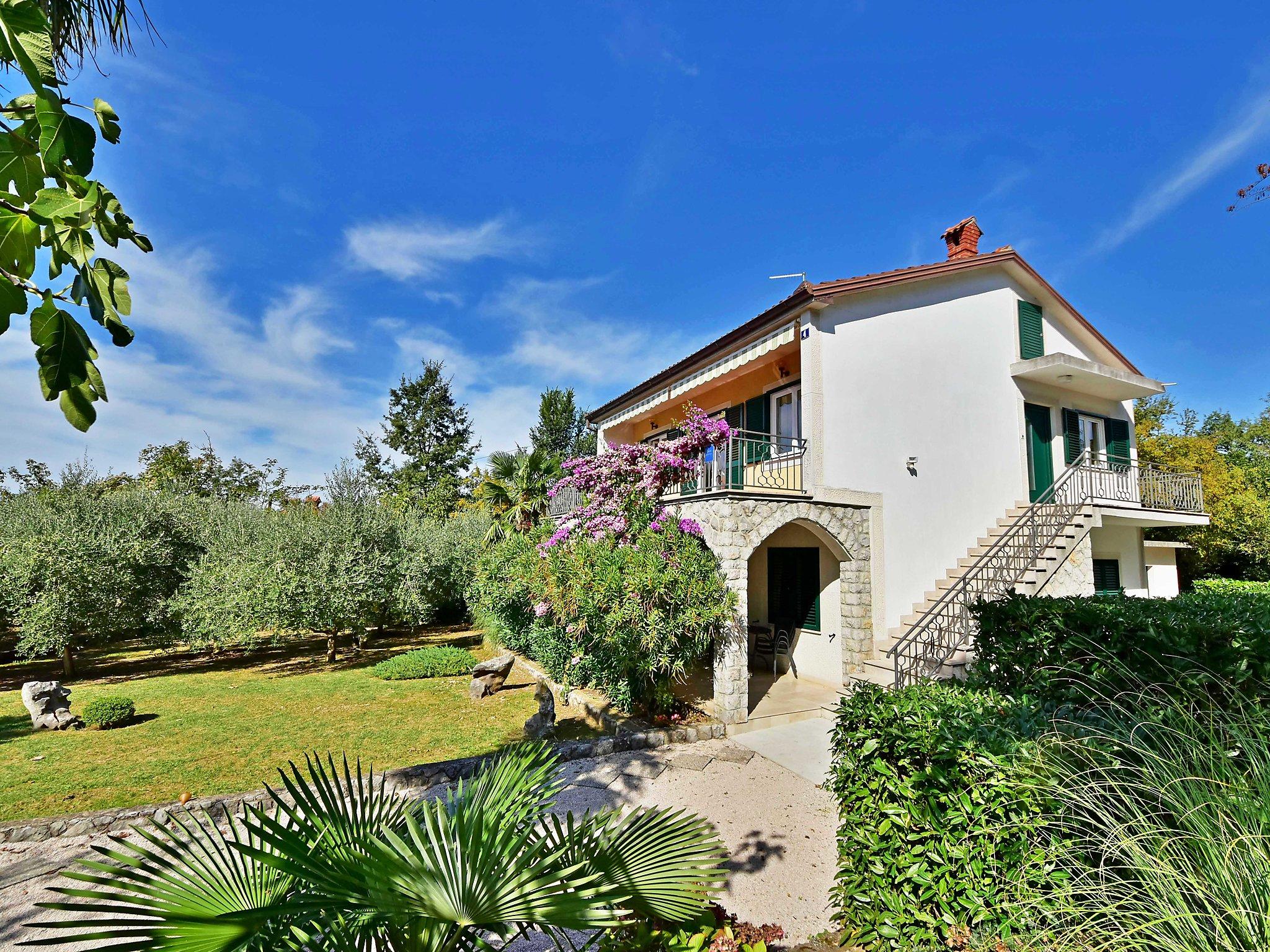 Foto 15 - Casa de 4 habitaciones en Omišalj con jardín y vistas al mar