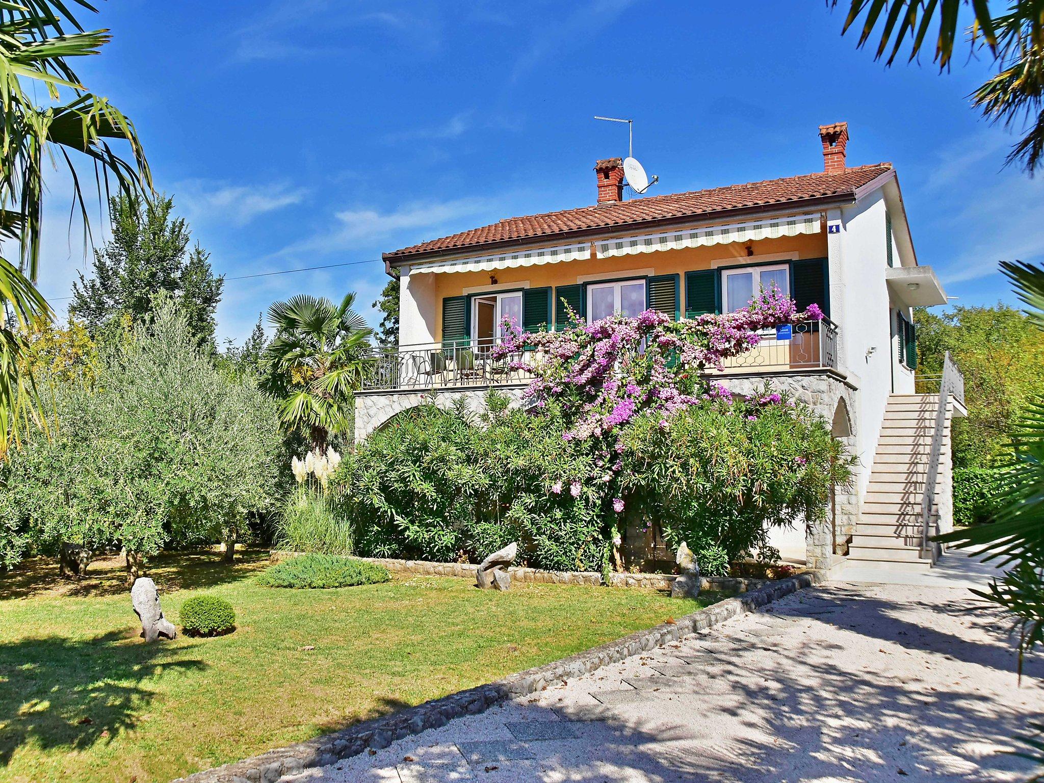 Foto 1 - Casa con 4 camere da letto a Omišalj con giardino e terrazza