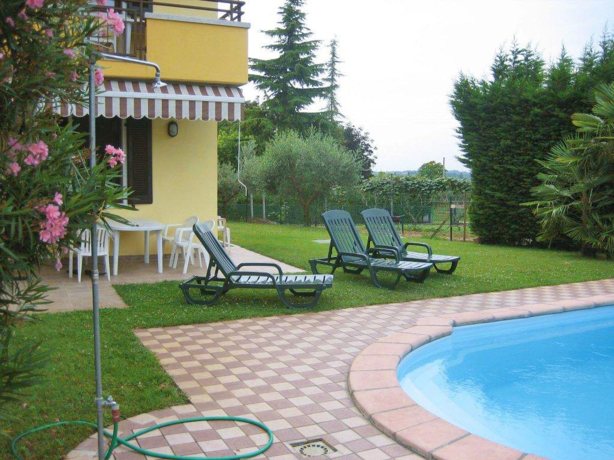 Foto 2 - Apartamento de 2 habitaciones en Lazise con piscina y vistas a la montaña