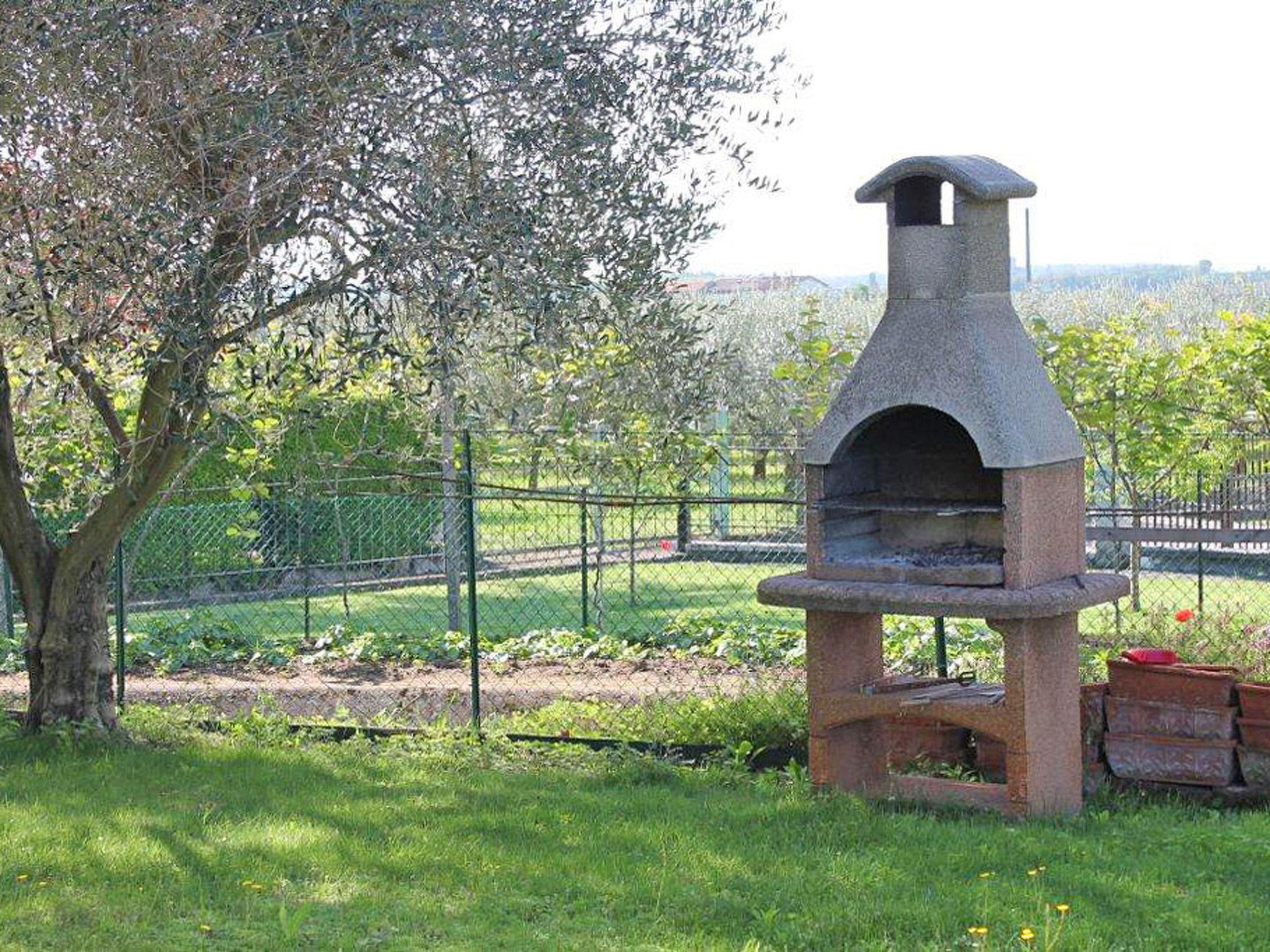 Foto 18 - Appartamento con 2 camere da letto a Lazise con piscina e vista sulle montagne