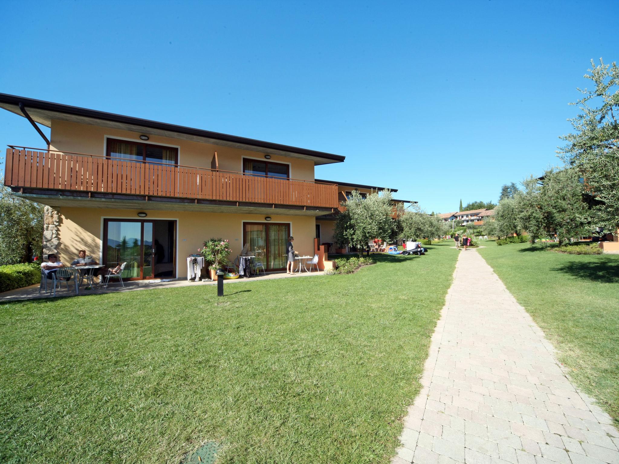 Foto 12 - Apartamento de 1 habitación en Manerba del Garda con piscina y vistas a la montaña