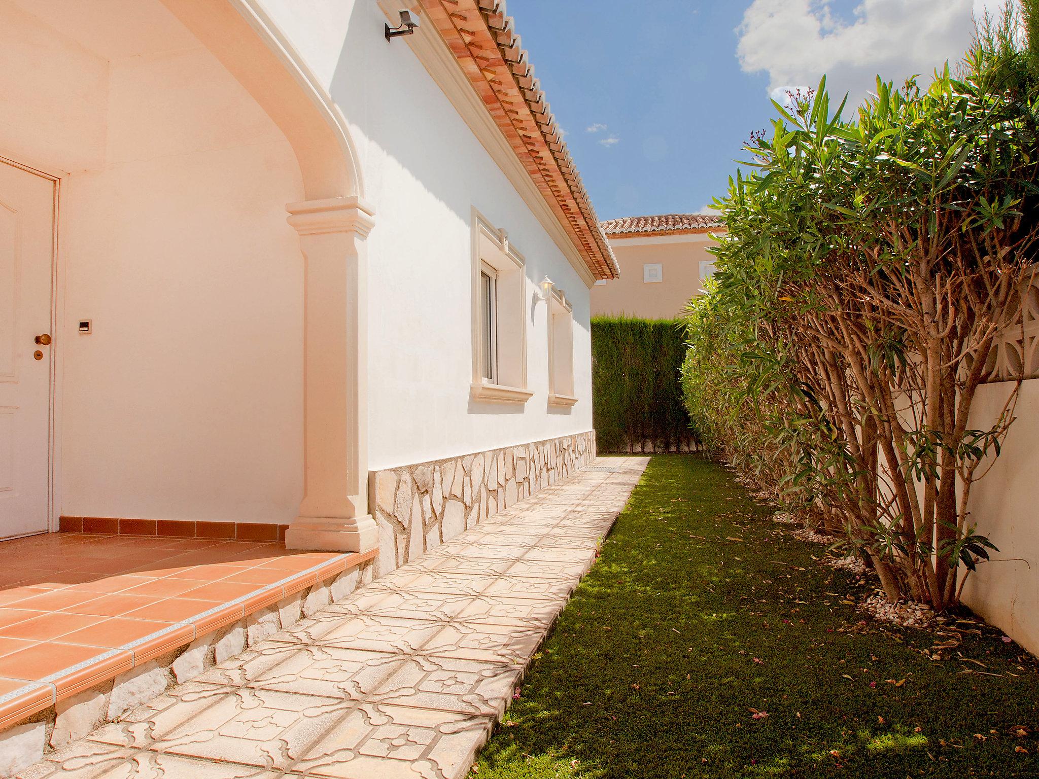 Foto 15 - Casa de 3 quartos em els Poblets com piscina privada e terraço