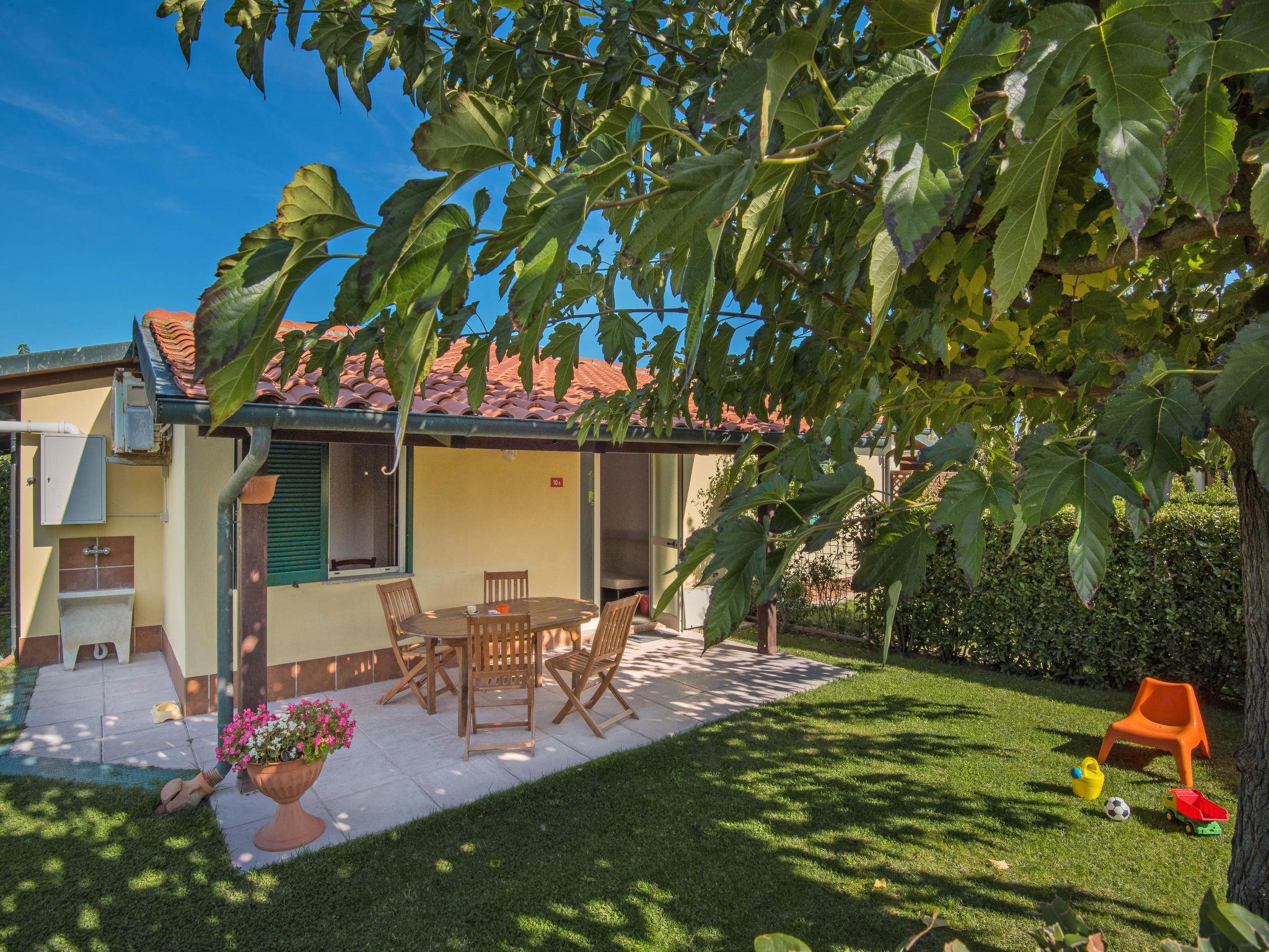 Photo 19 - Maison de 1 chambre à Piombino avec piscine et jardin