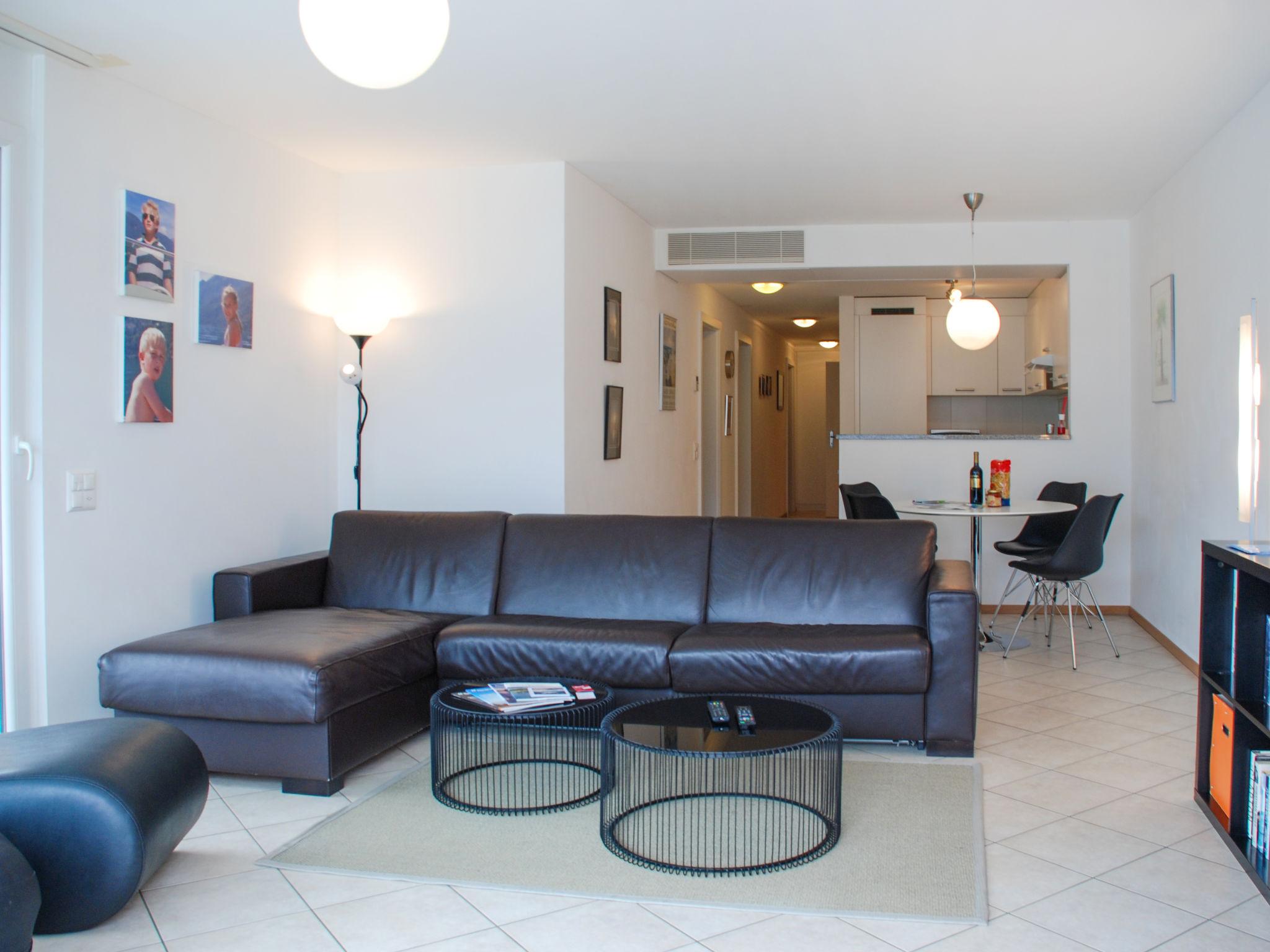 Photo 3 - 2 bedroom Apartment in Gambarogno with swimming pool and garden