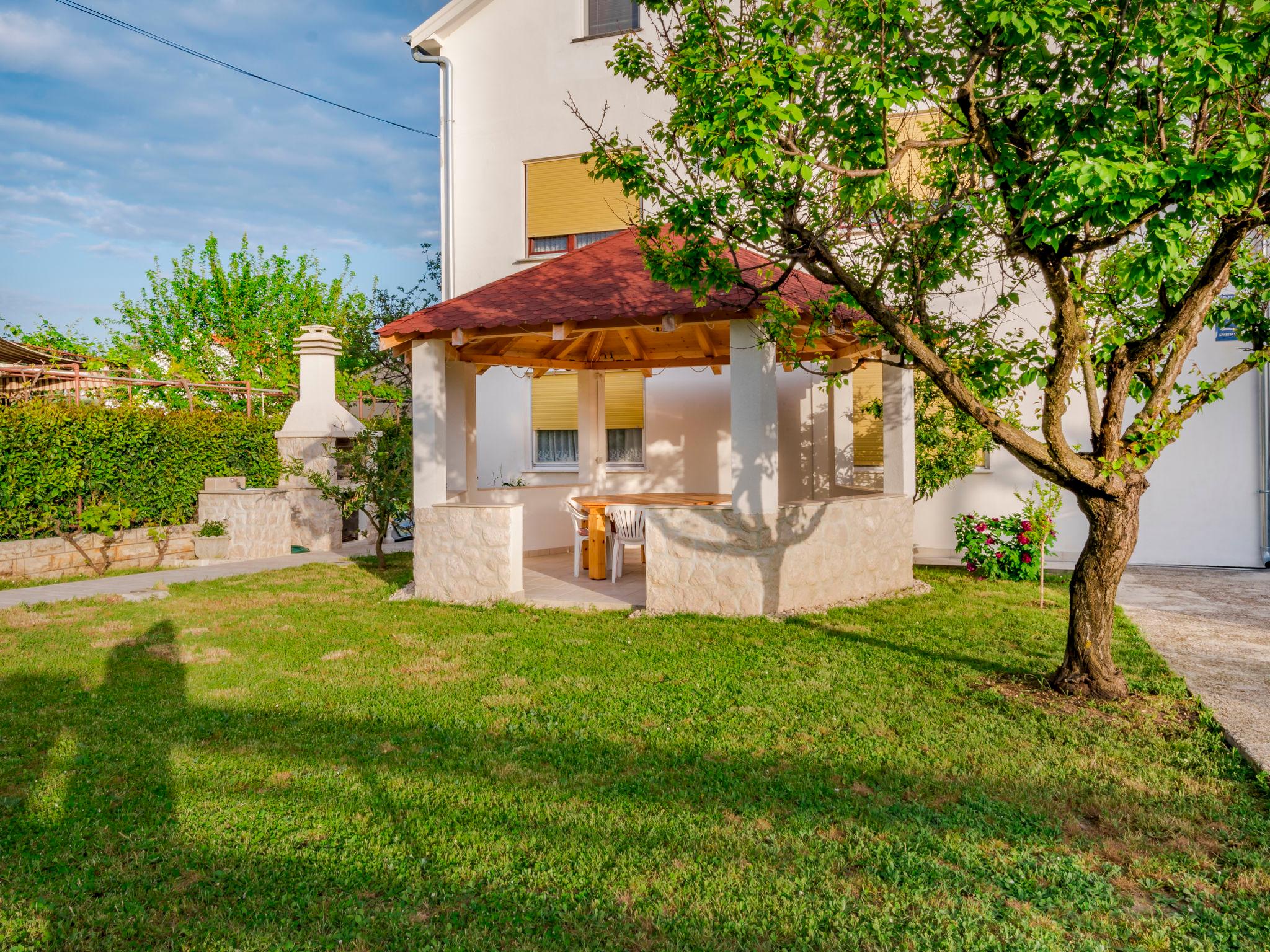 Photo 17 - Appartement de 3 chambres à Sukošan avec jardin et terrasse