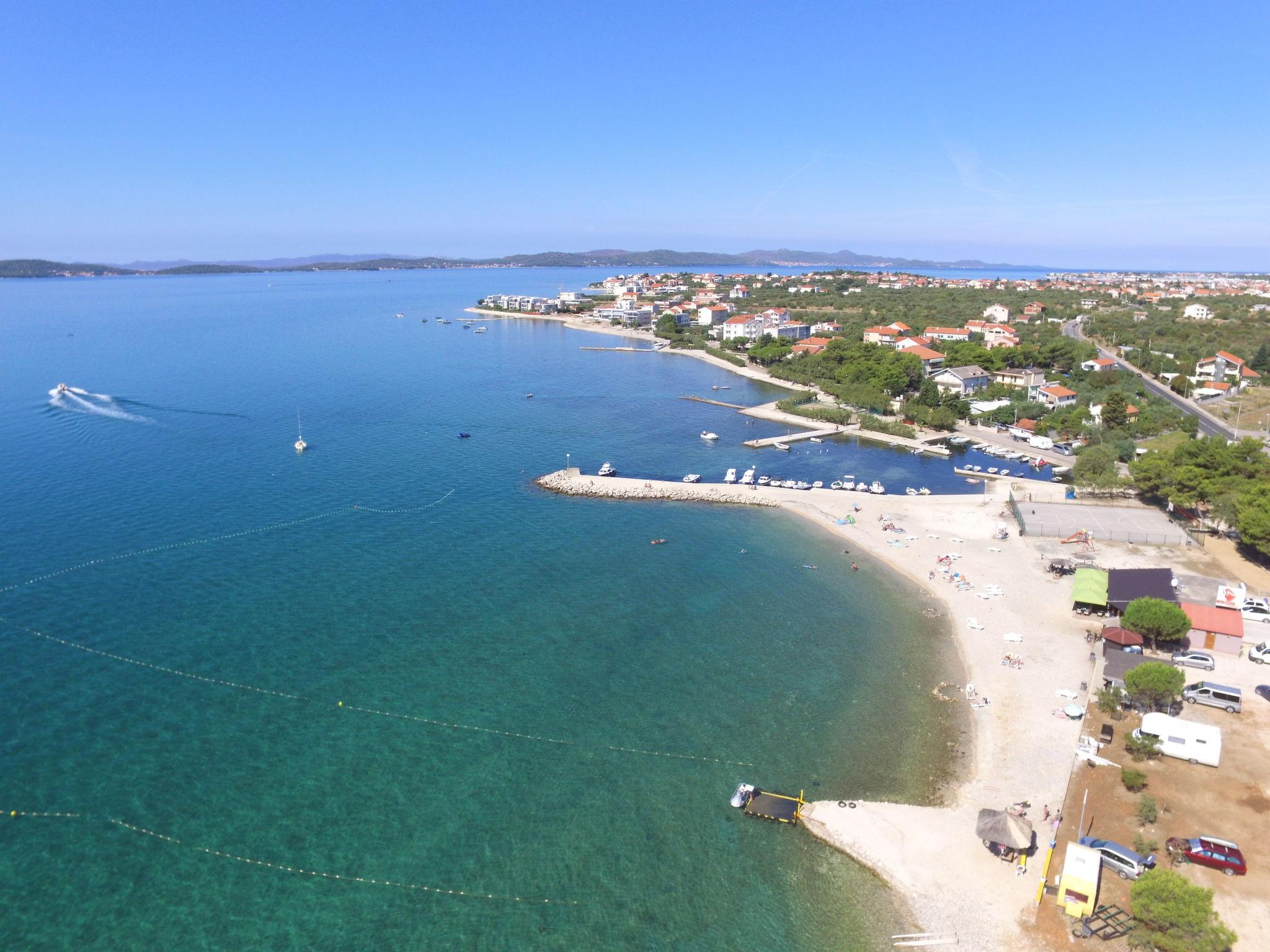 Photo 19 - Appartement de 3 chambres à Sukošan avec jardin et vues à la mer