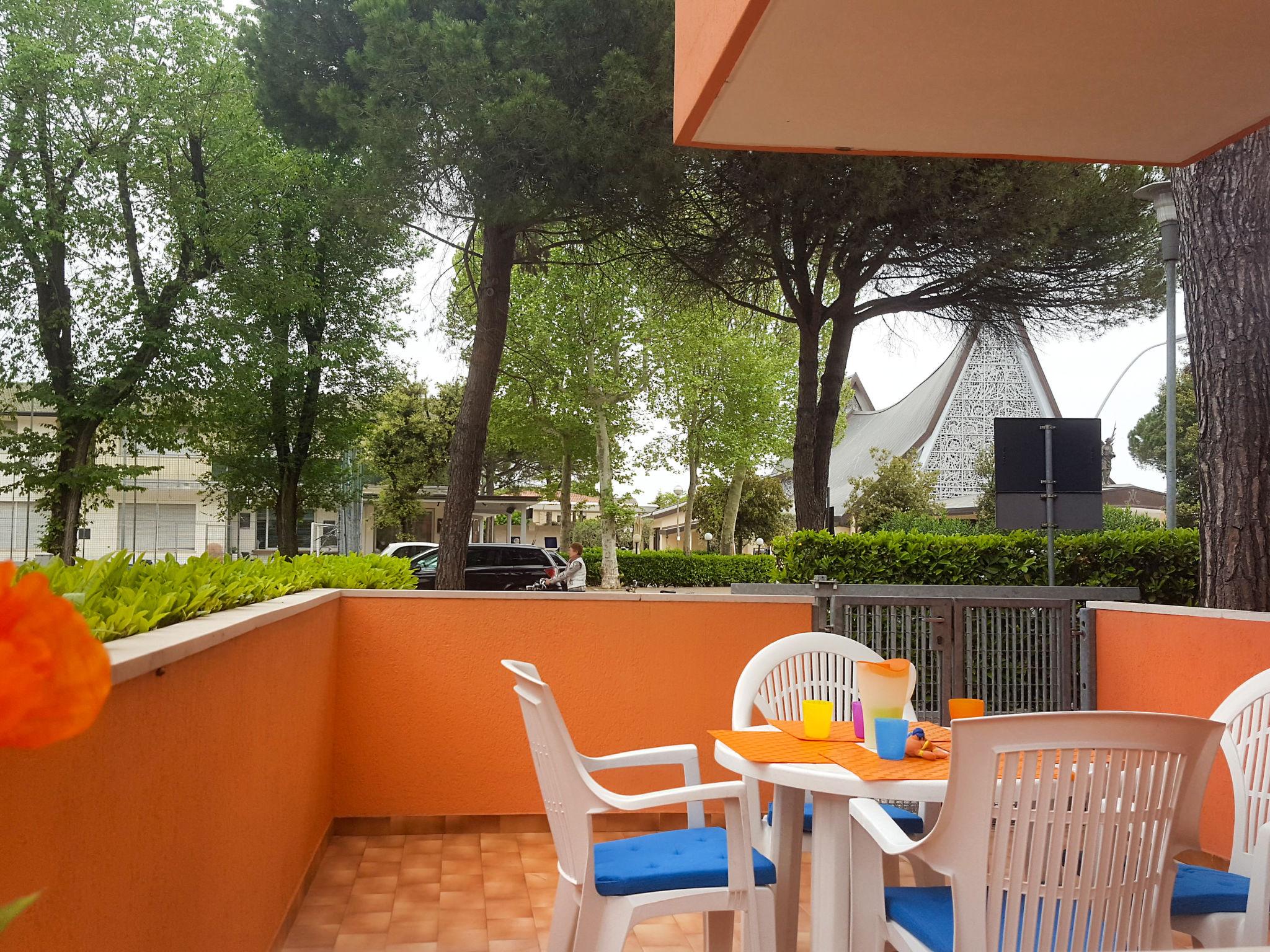 Photo 2 - Appartement de 2 chambres à San Michele al Tagliamento avec terrasse et vues à la mer