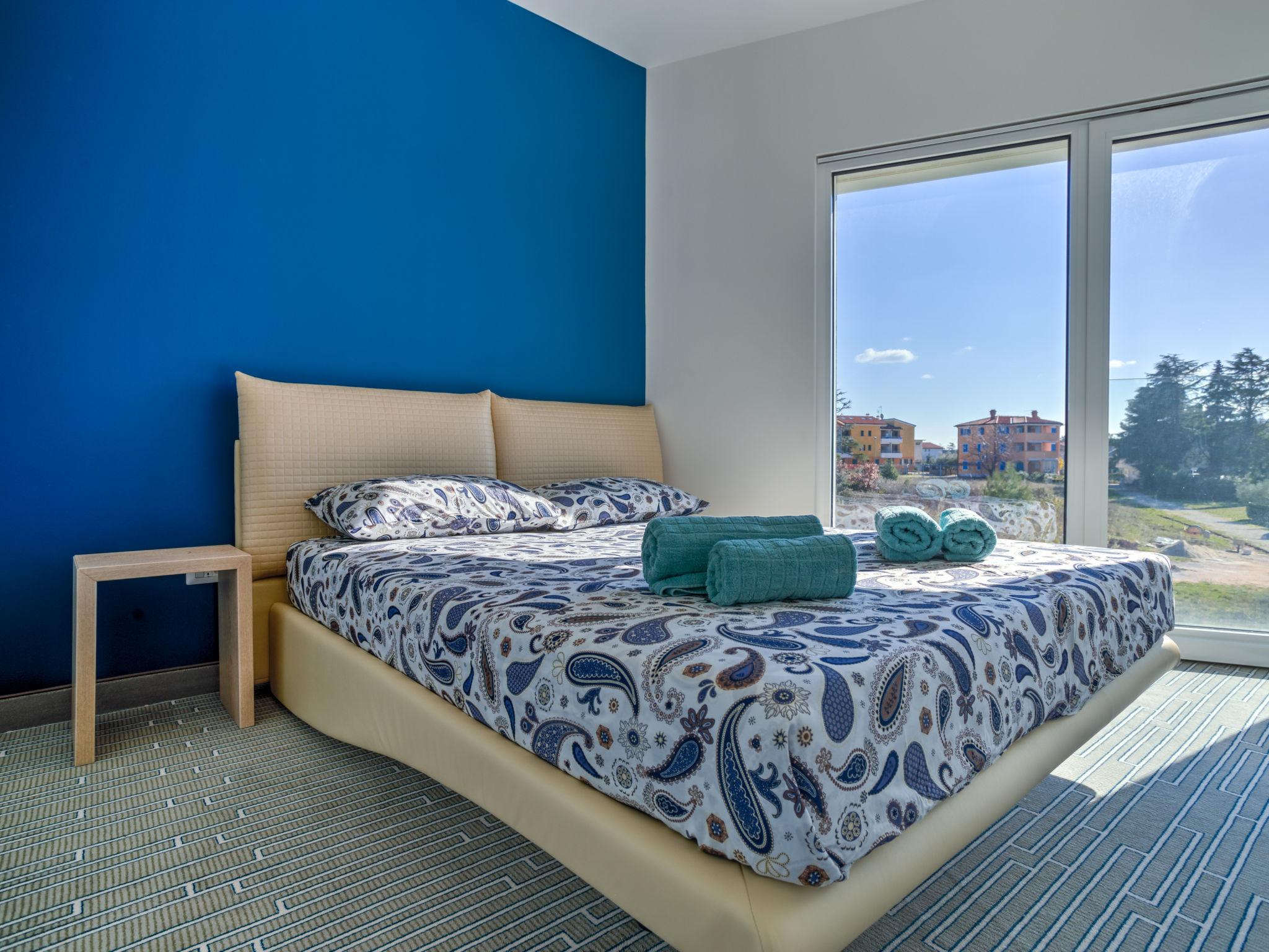 Foto 5 - Appartamento con 3 camere da letto a Umag con terrazza e vista mare