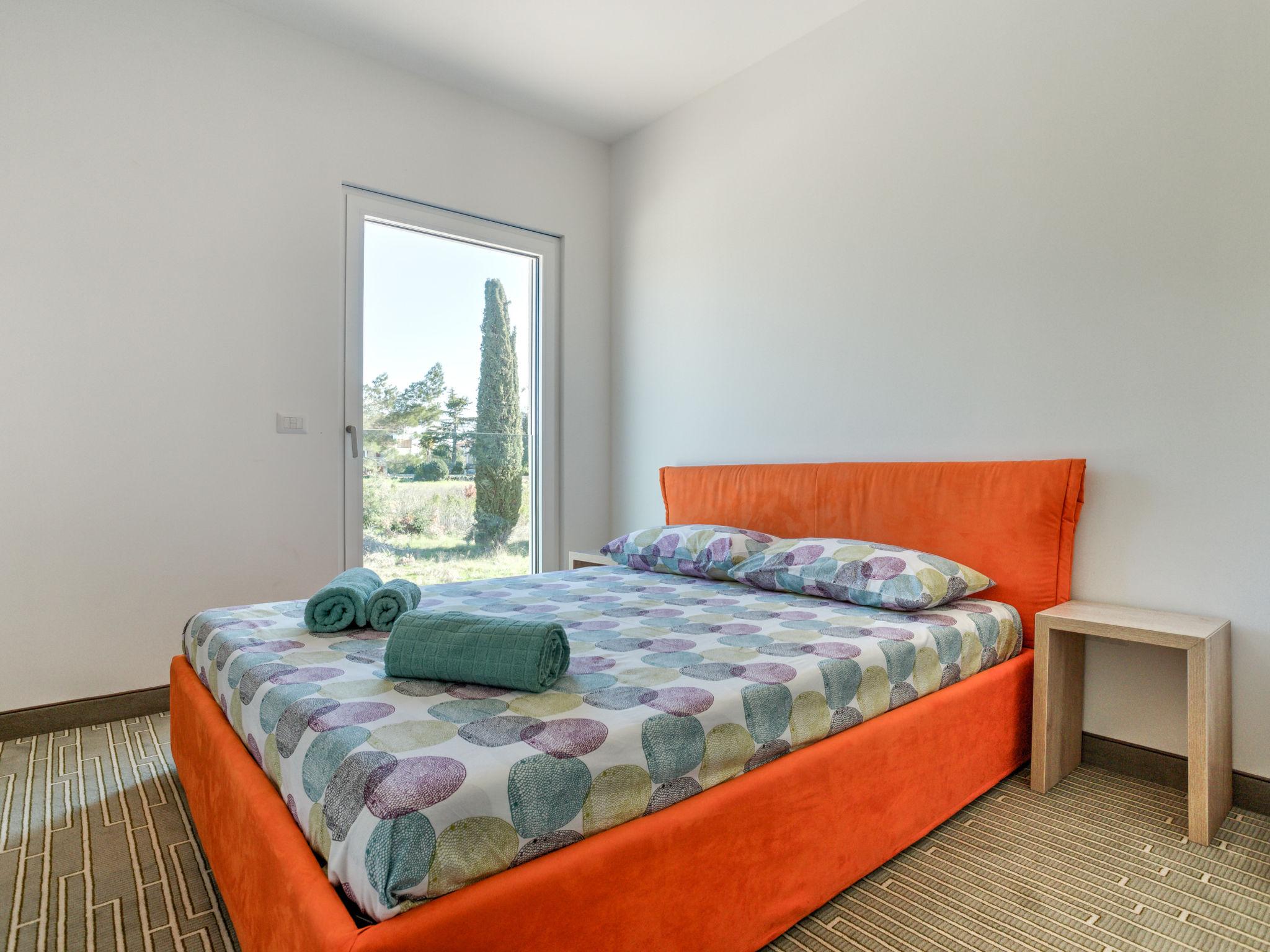 Foto 20 - Appartamento con 3 camere da letto a Umag con giardino e terrazza