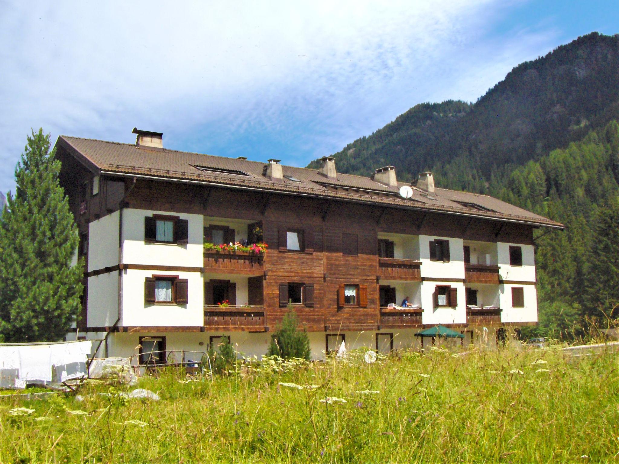 Foto 2 - Apartment mit 2 Schlafzimmern in Canazei mit blick auf die berge