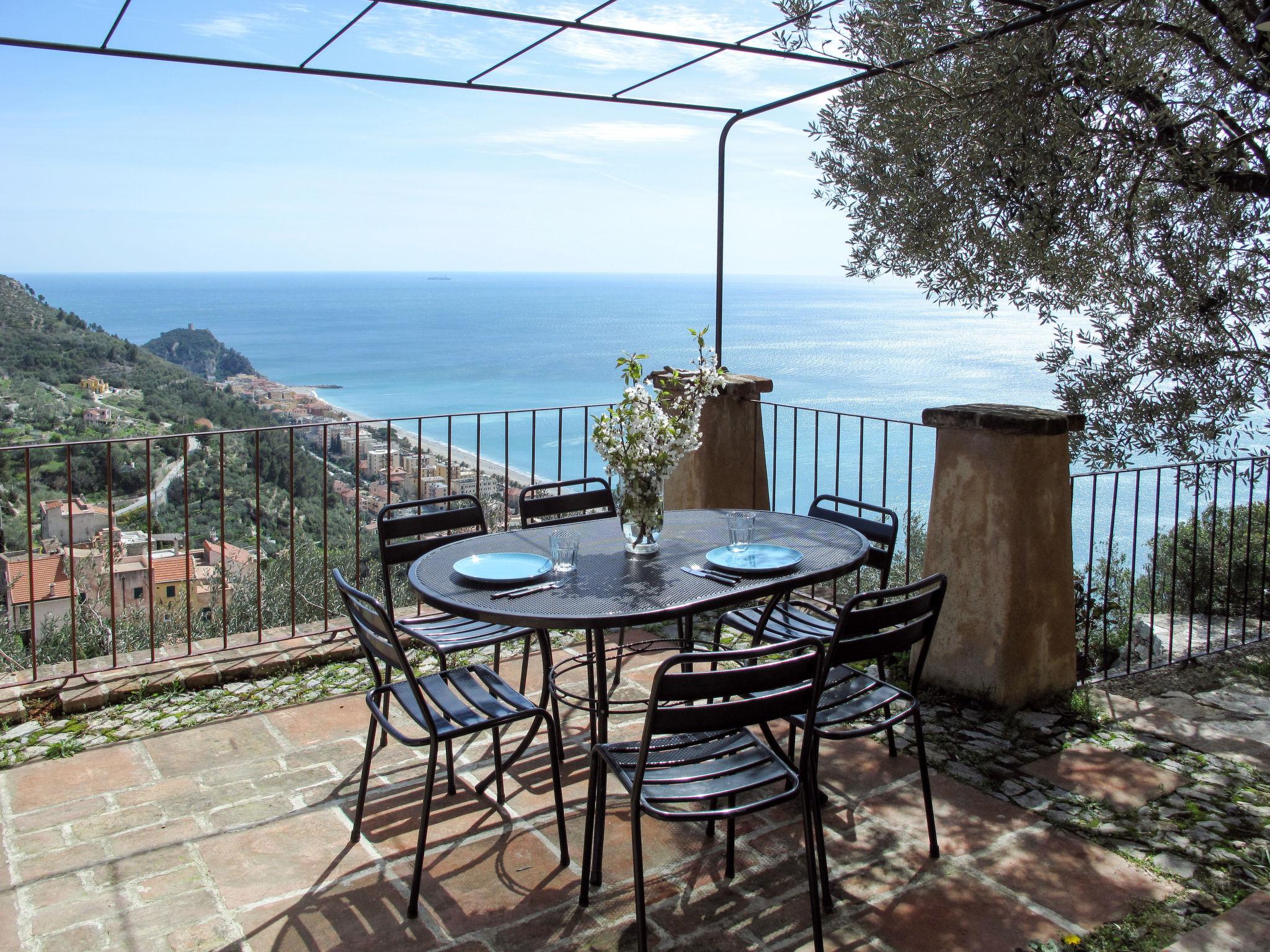 Foto 1 - Casa de 2 habitaciones en Finale Ligure con jardín y vistas al mar