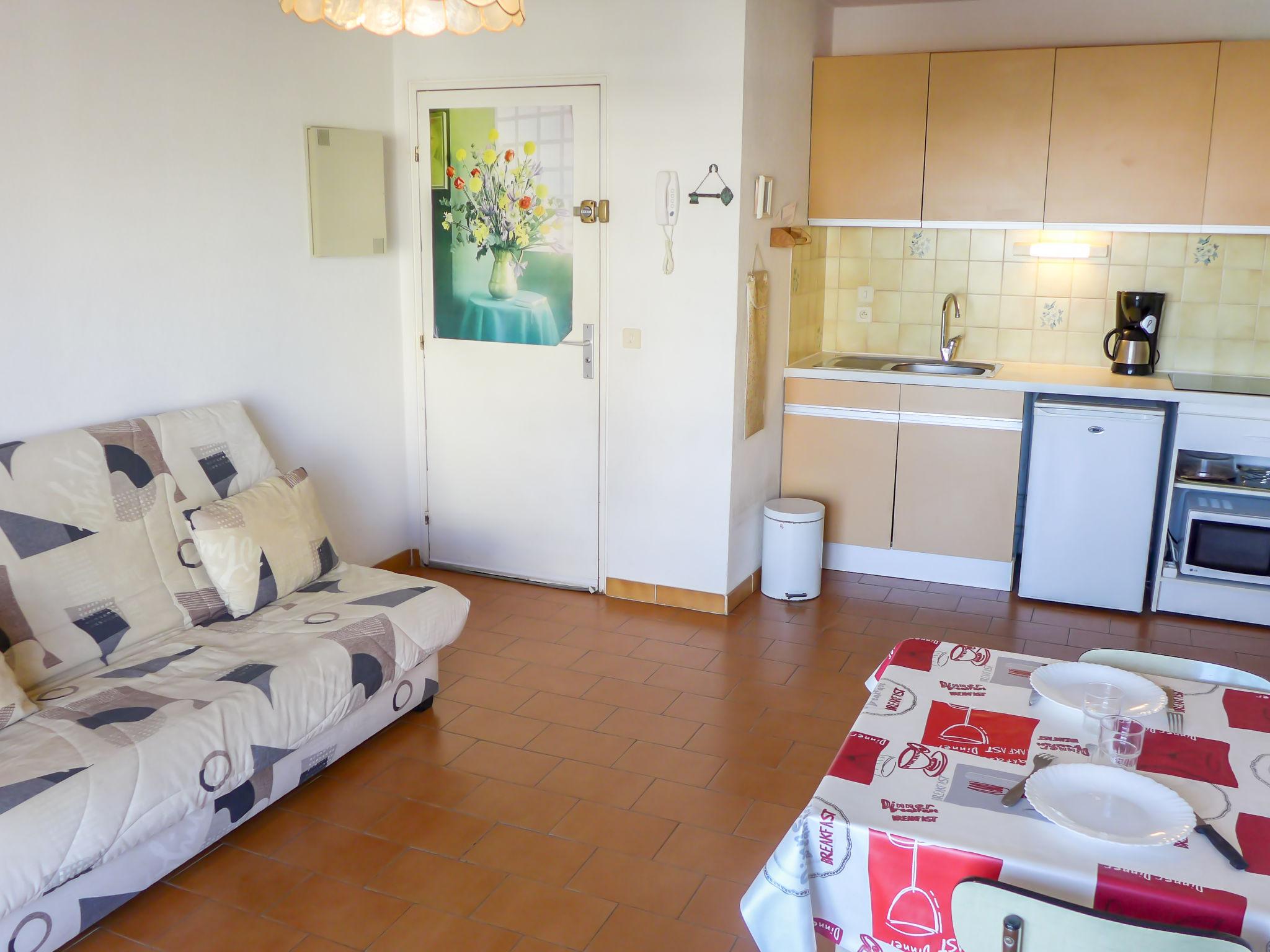 Foto 4 - Appartamento con 1 camera da letto a Canet-en-Roussillon con vista mare