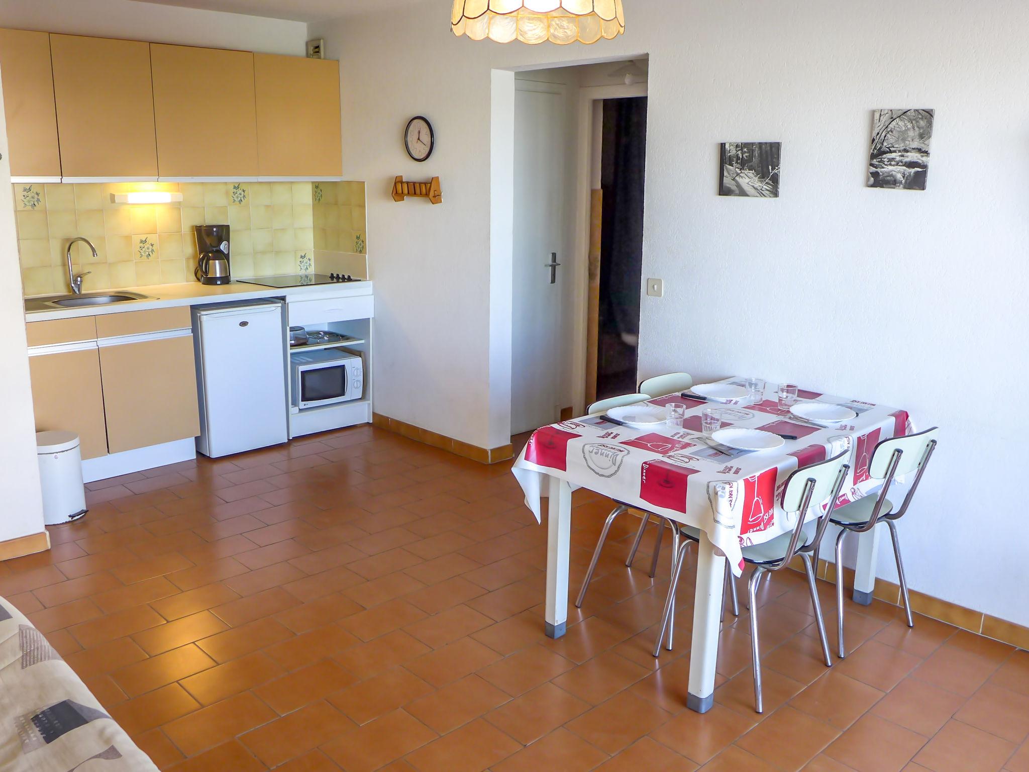 Foto 7 - Appartamento con 1 camera da letto a Canet-en-Roussillon con vista mare