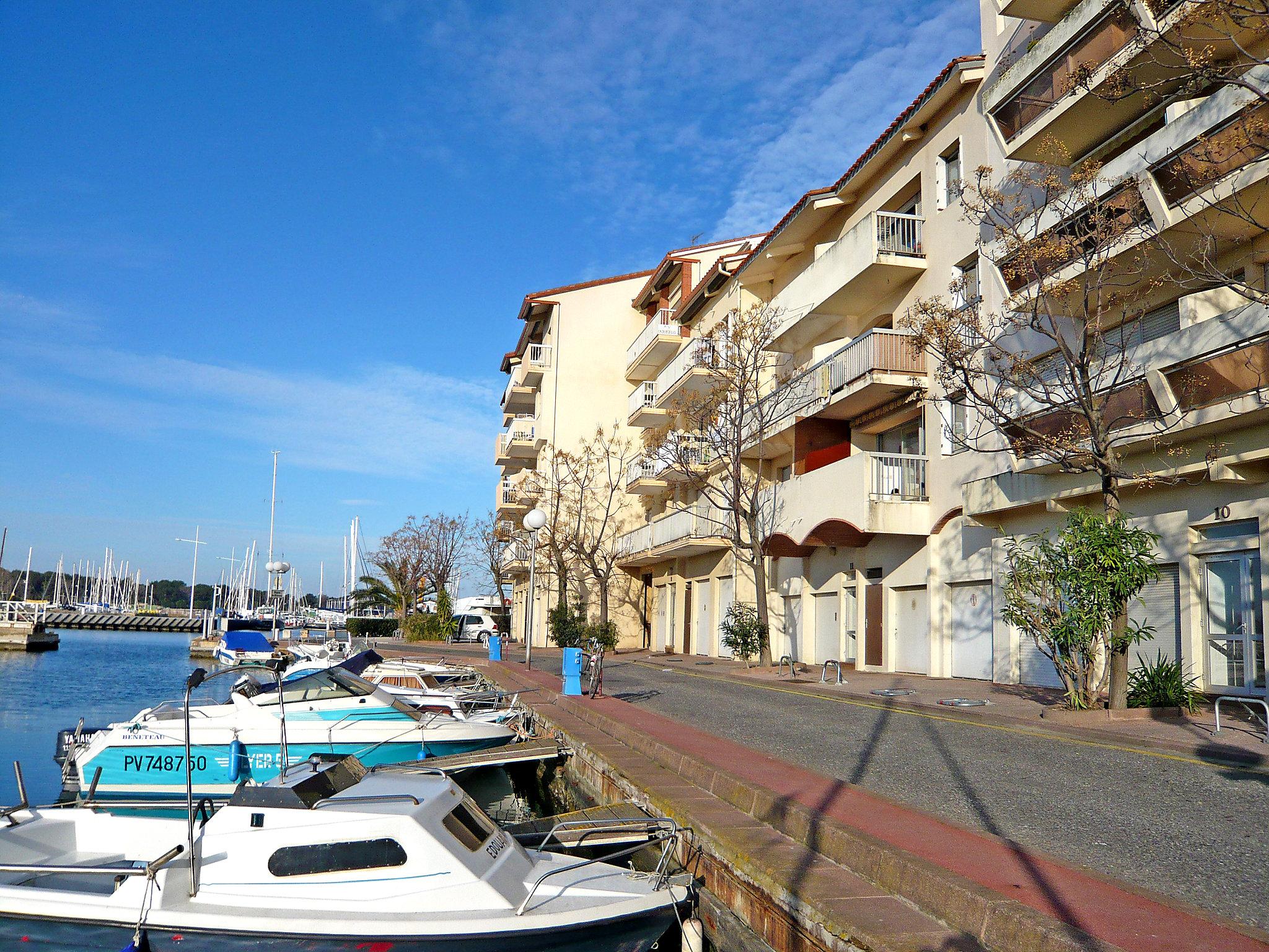 Foto 11 - Appartamento con 1 camera da letto a Canet-en-Roussillon con vista mare