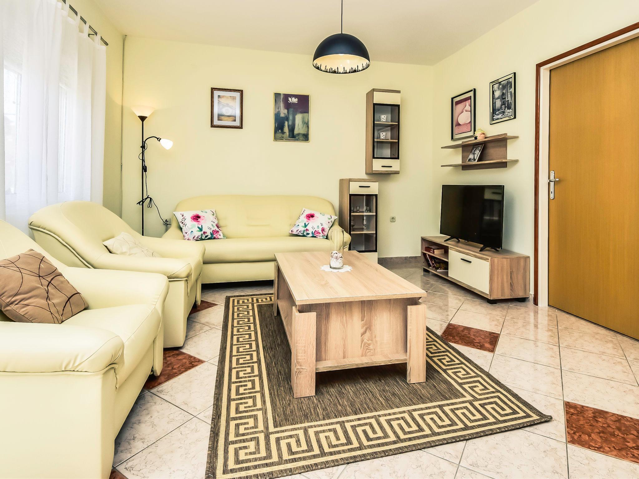 Foto 2 - Apartment mit 2 Schlafzimmern in Obrovac mit terrasse