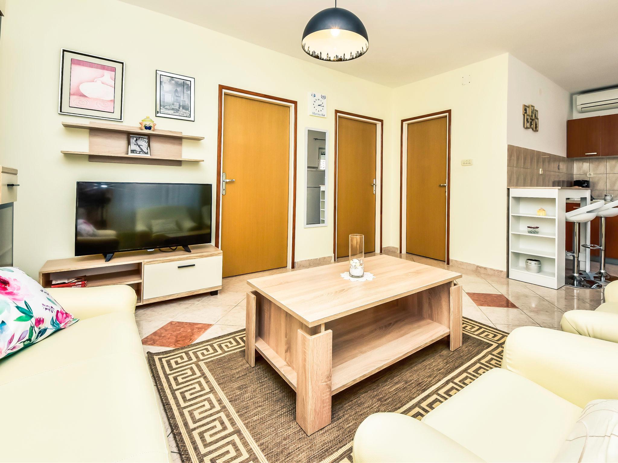 Foto 3 - Appartamento con 2 camere da letto a Obrovac con terrazza
