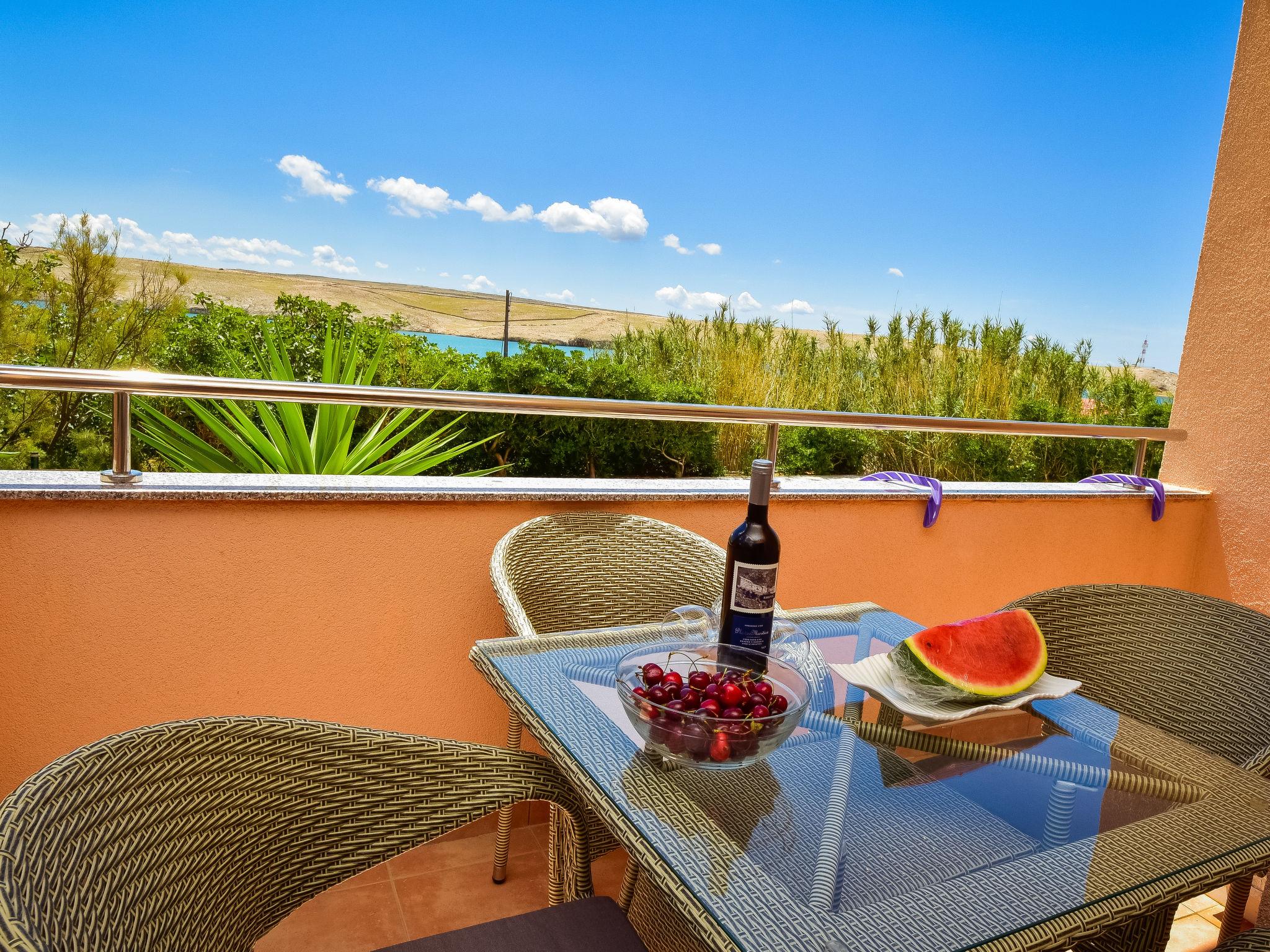 Photo 10 - 1 bedroom Apartment in Pag with swimming pool and sea view