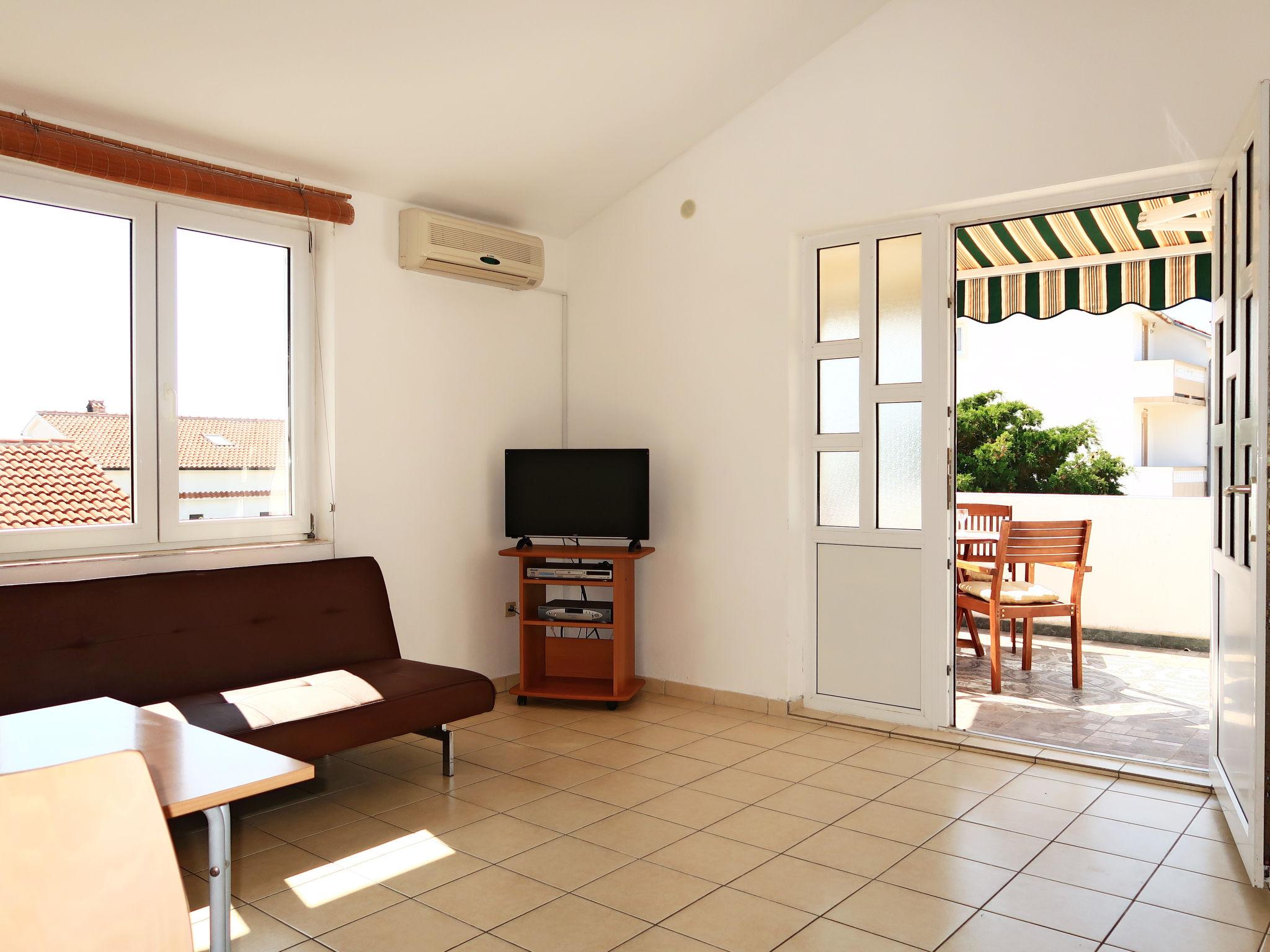 Photo 2 - 2 bedroom Apartment in Rab with sea view