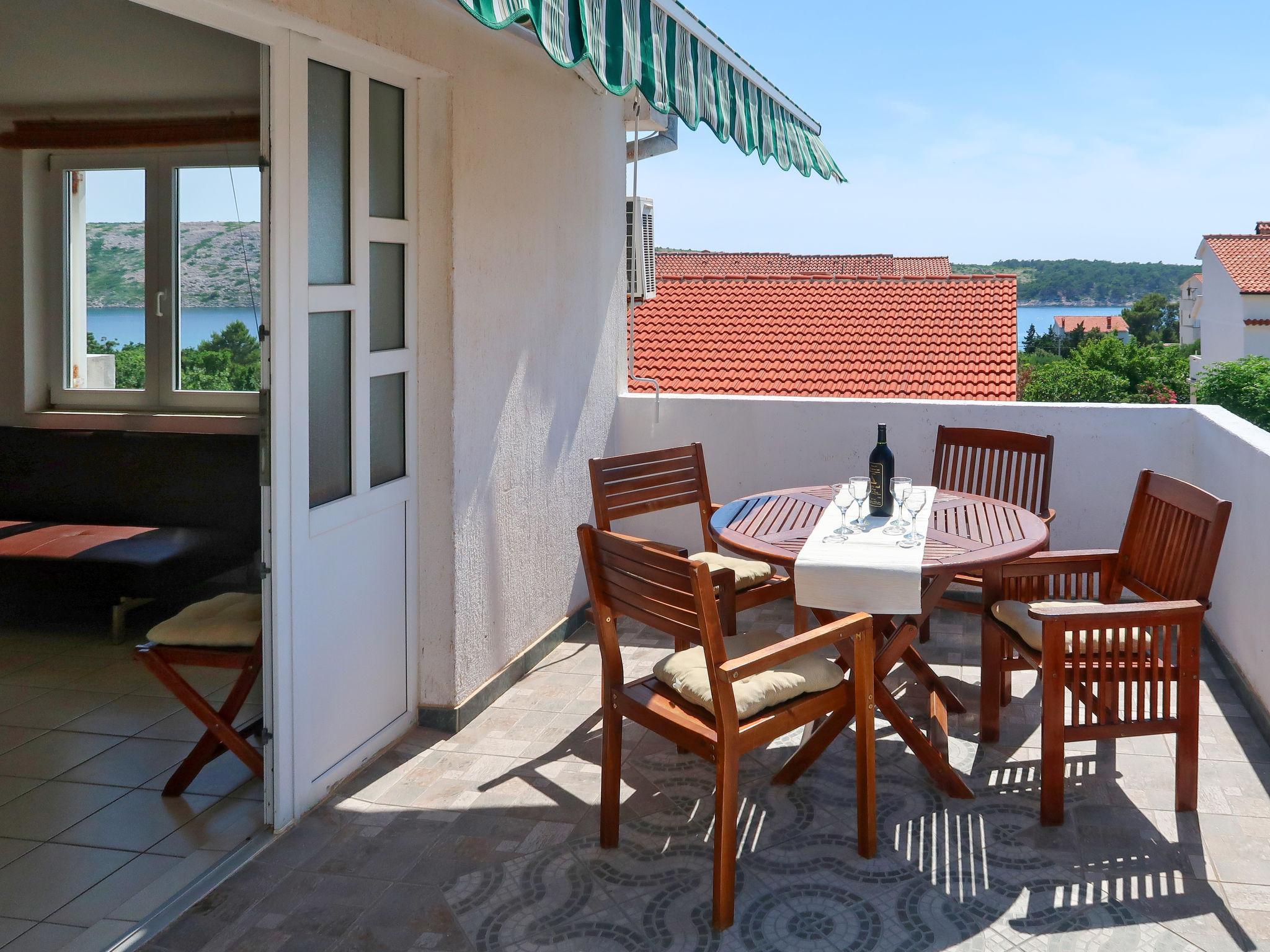 Foto 1 - Apartment mit 2 Schlafzimmern in Rab mit blick aufs meer