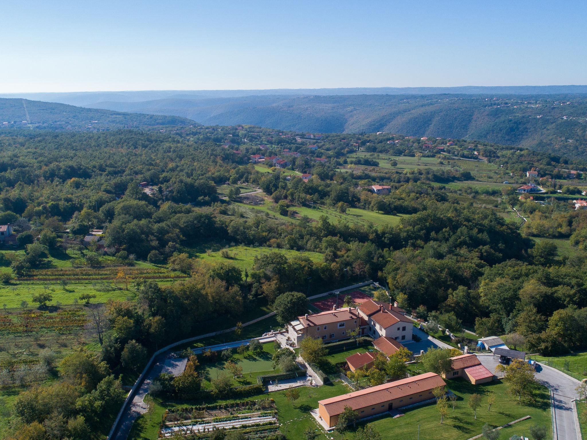 Foto 43 - Haus mit 4 Schlafzimmern in Labin mit privater pool und garten