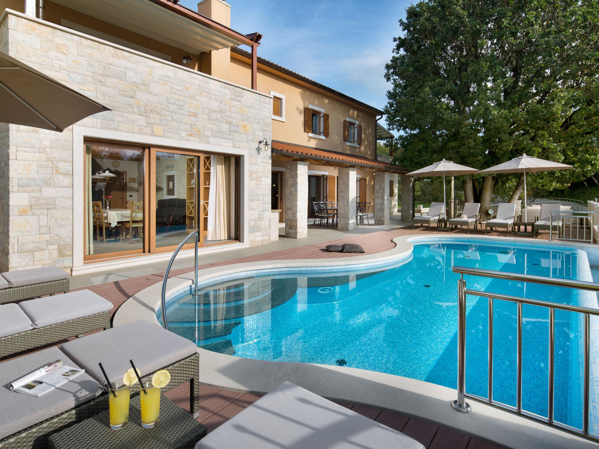 Photo 1 - Maison de 4 chambres à Labin avec piscine privée et vues à la mer