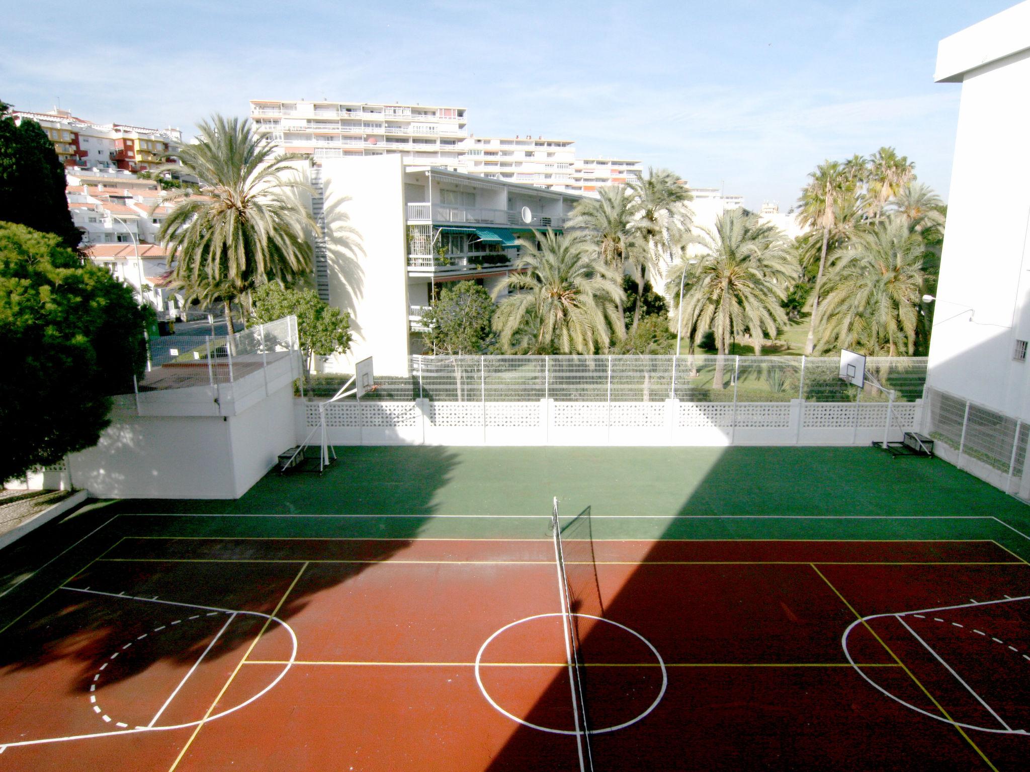 Foto 16 - Appartamento con 3 camere da letto a Torremolinos con piscina e vista mare