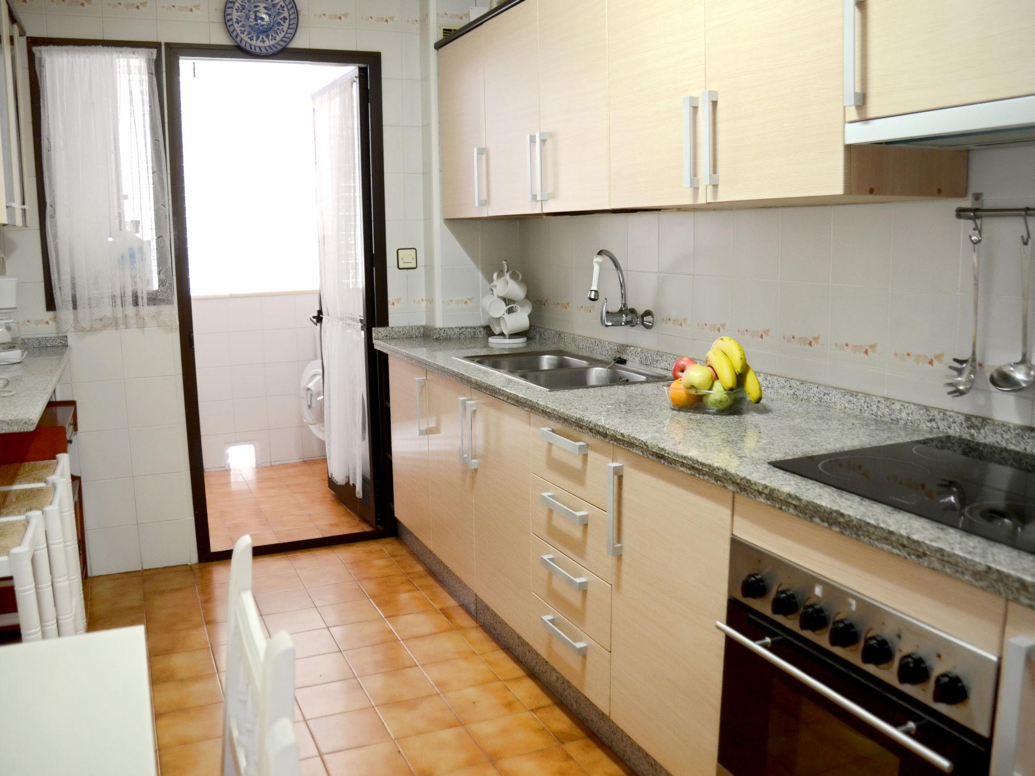 Foto 9 - Apartamento de 3 quartos em Torremolinos com piscina e jardim