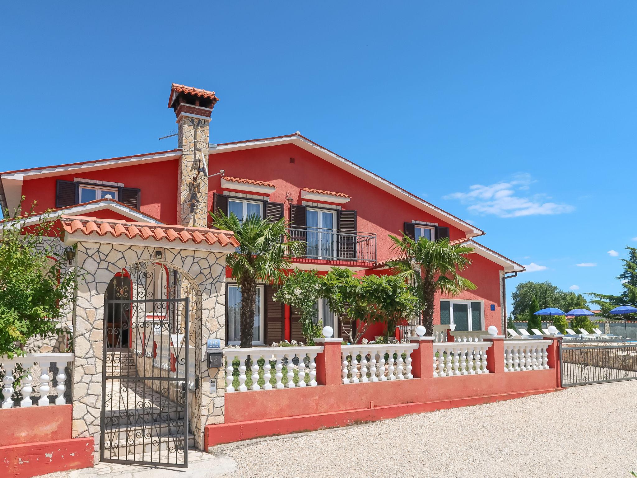 Foto 2 - Casa con 6 camere da letto a Labin con piscina privata e vista mare