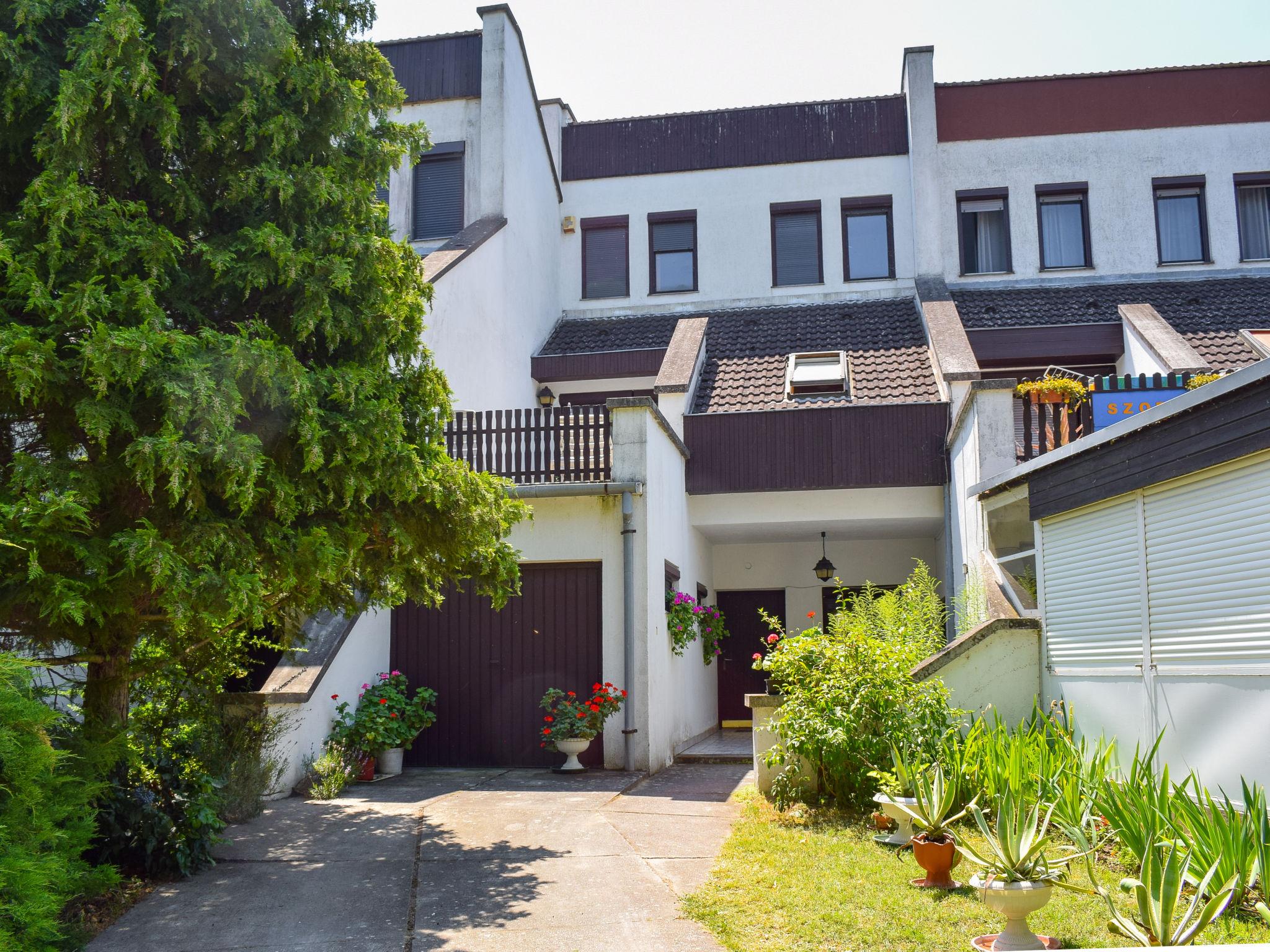 Photo 23 - Maison de 3 chambres à Zamárdi avec jardin et terrasse