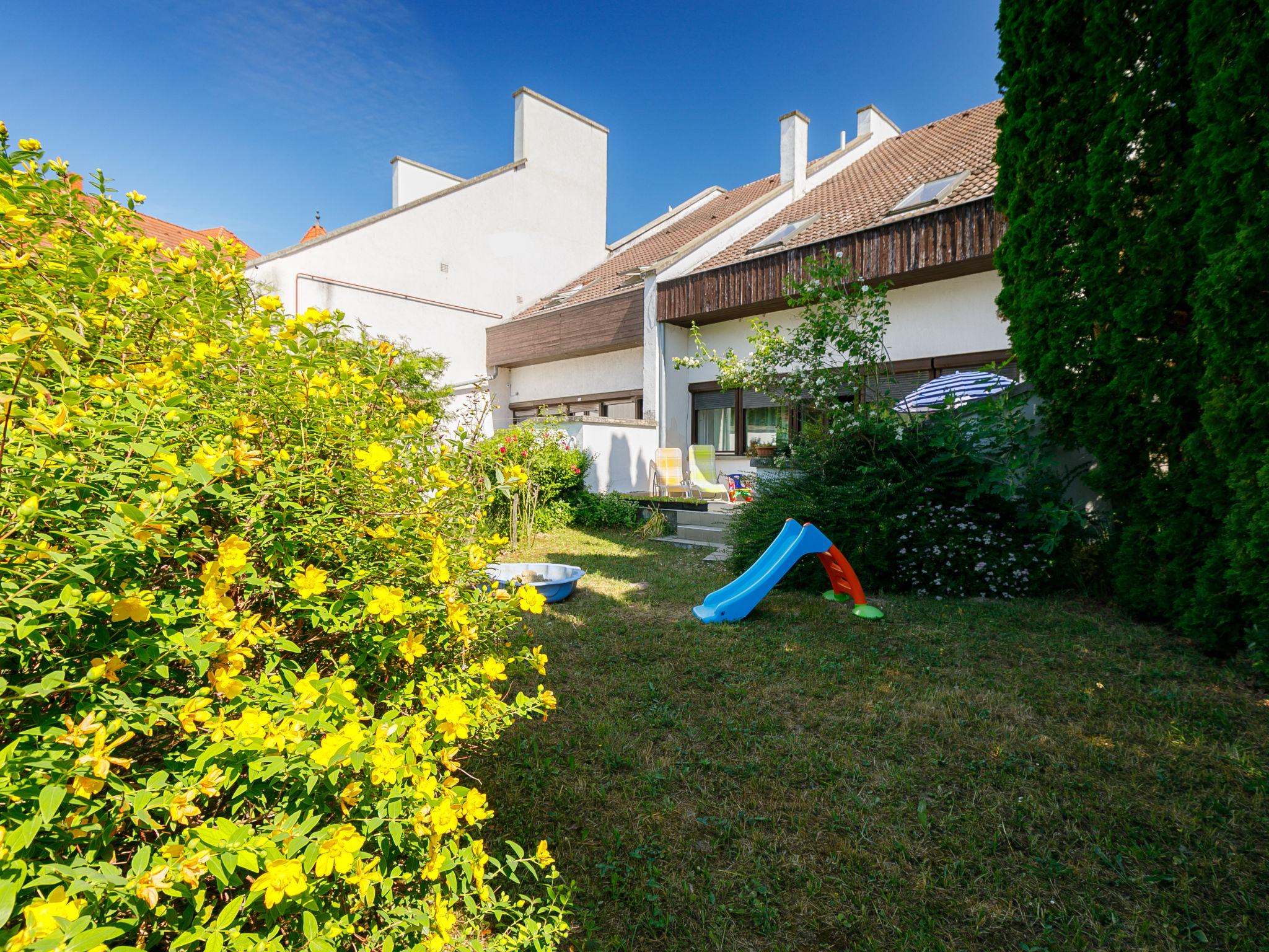 Foto 22 - Casa con 3 camere da letto a Zamárdi con giardino e terrazza