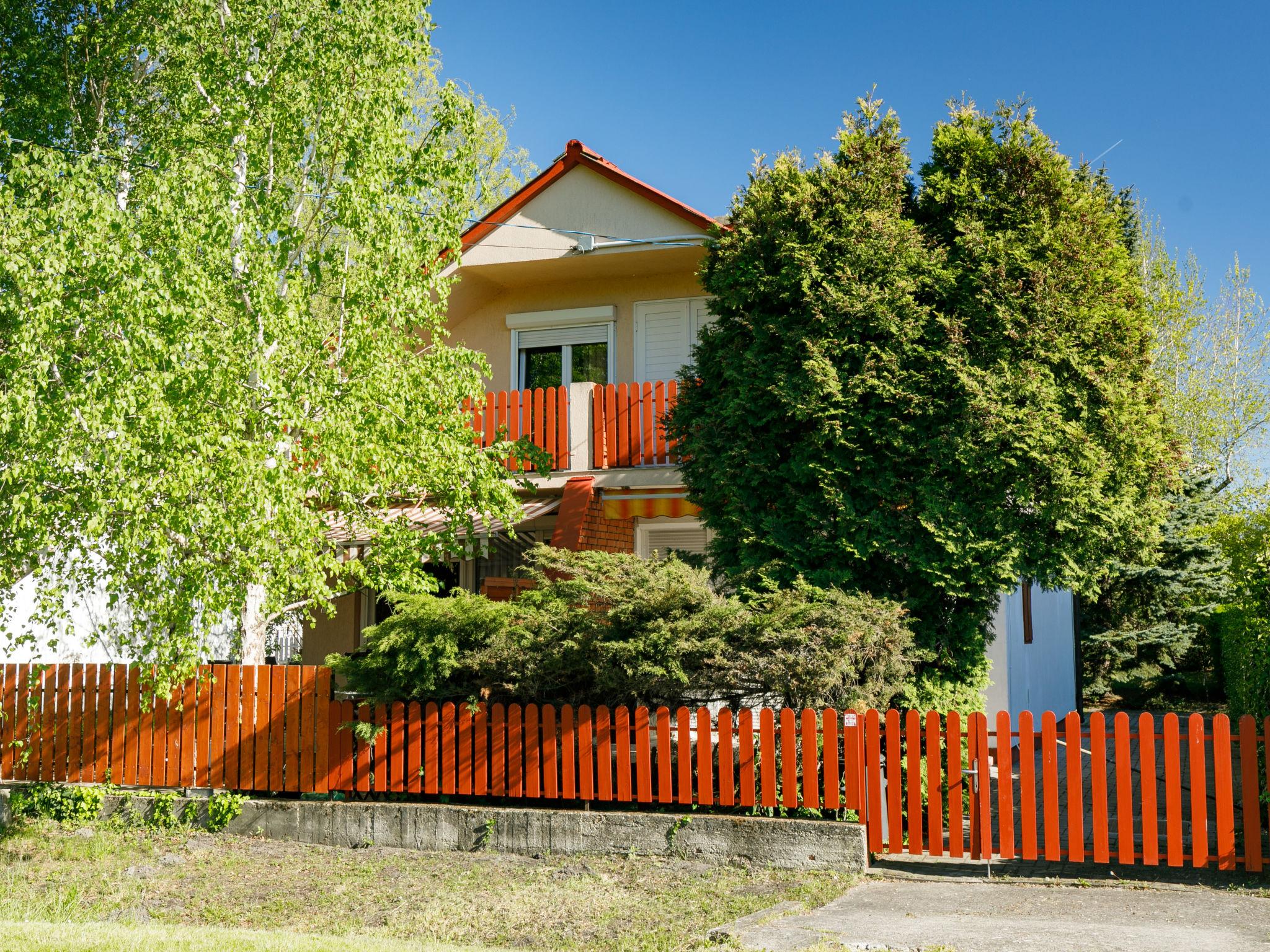 Photo 17 - Maison de 2 chambres à Balatonlelle avec jardin et terrasse