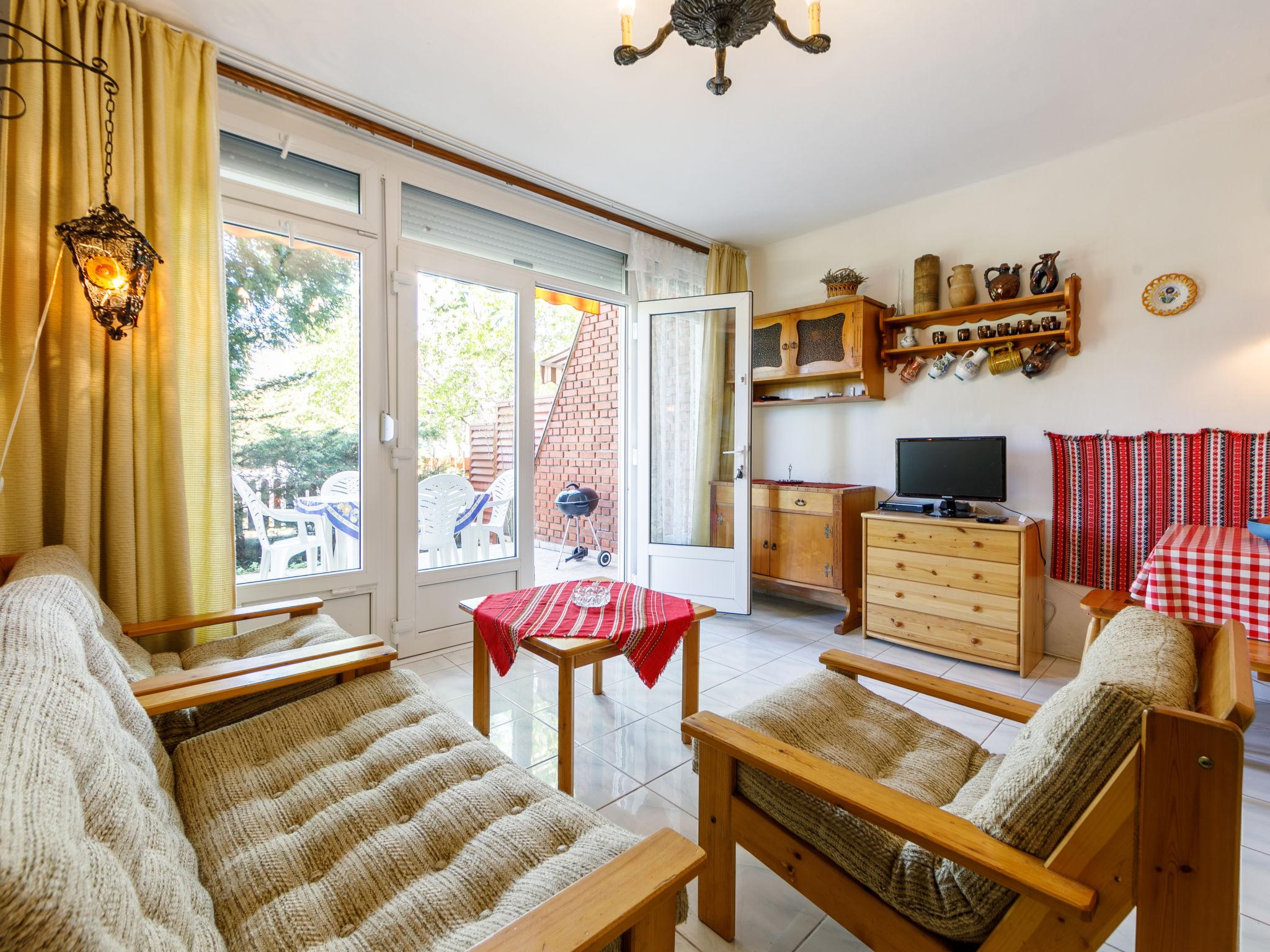 Photo 6 - 2 bedroom House in Balatonlelle with garden and terrace