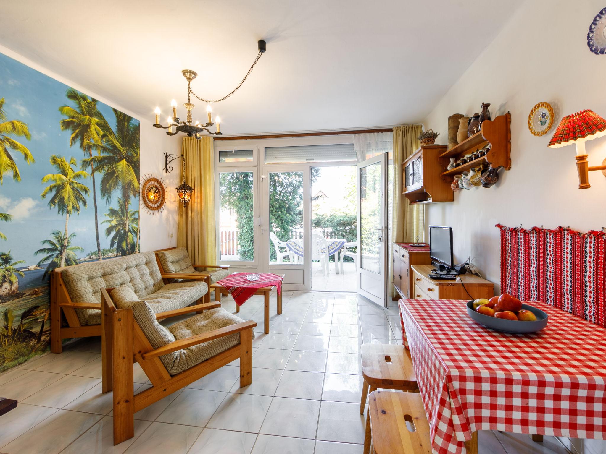 Photo 4 - Maison de 2 chambres à Balatonlelle avec jardin et terrasse