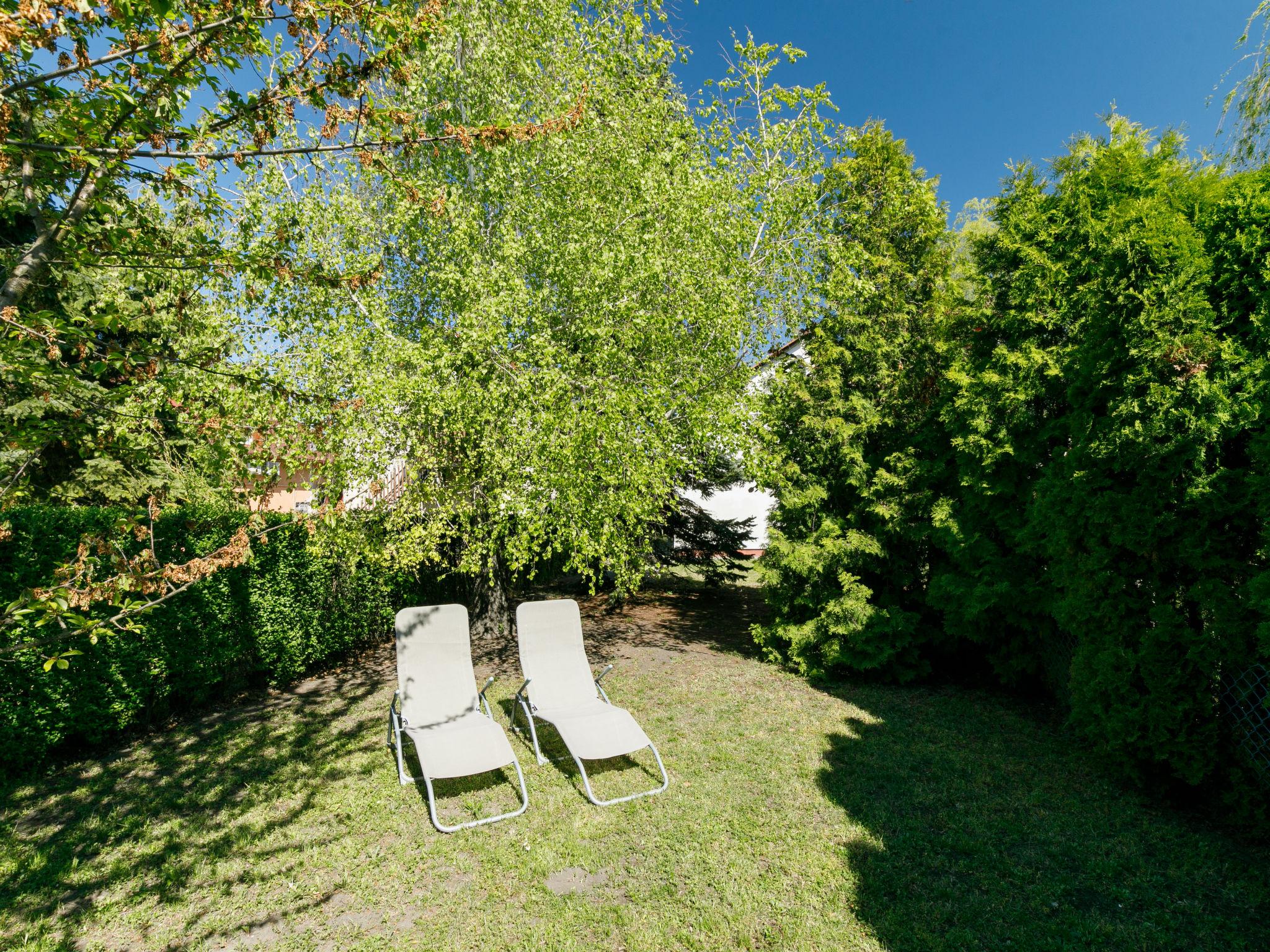 Photo 3 - Maison de 2 chambres à Balatonlelle avec jardin et terrasse