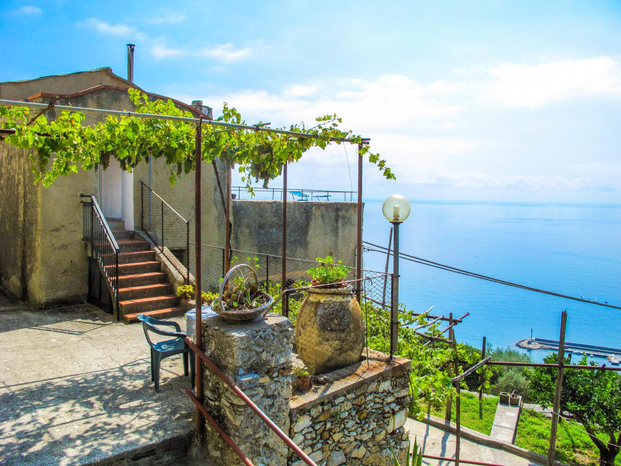 Foto 6 - Apartment mit 1 Schlafzimmer in Finale Ligure mit garten und blick aufs meer